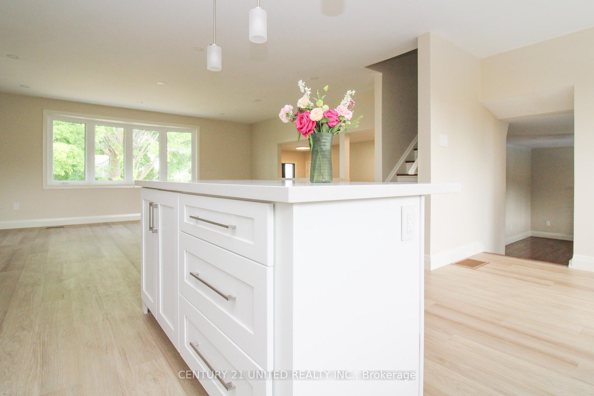 Photo 10 of 594 Saugeen Crescent, Peterborough, Ashburnham Ward 4 — HOMEH
