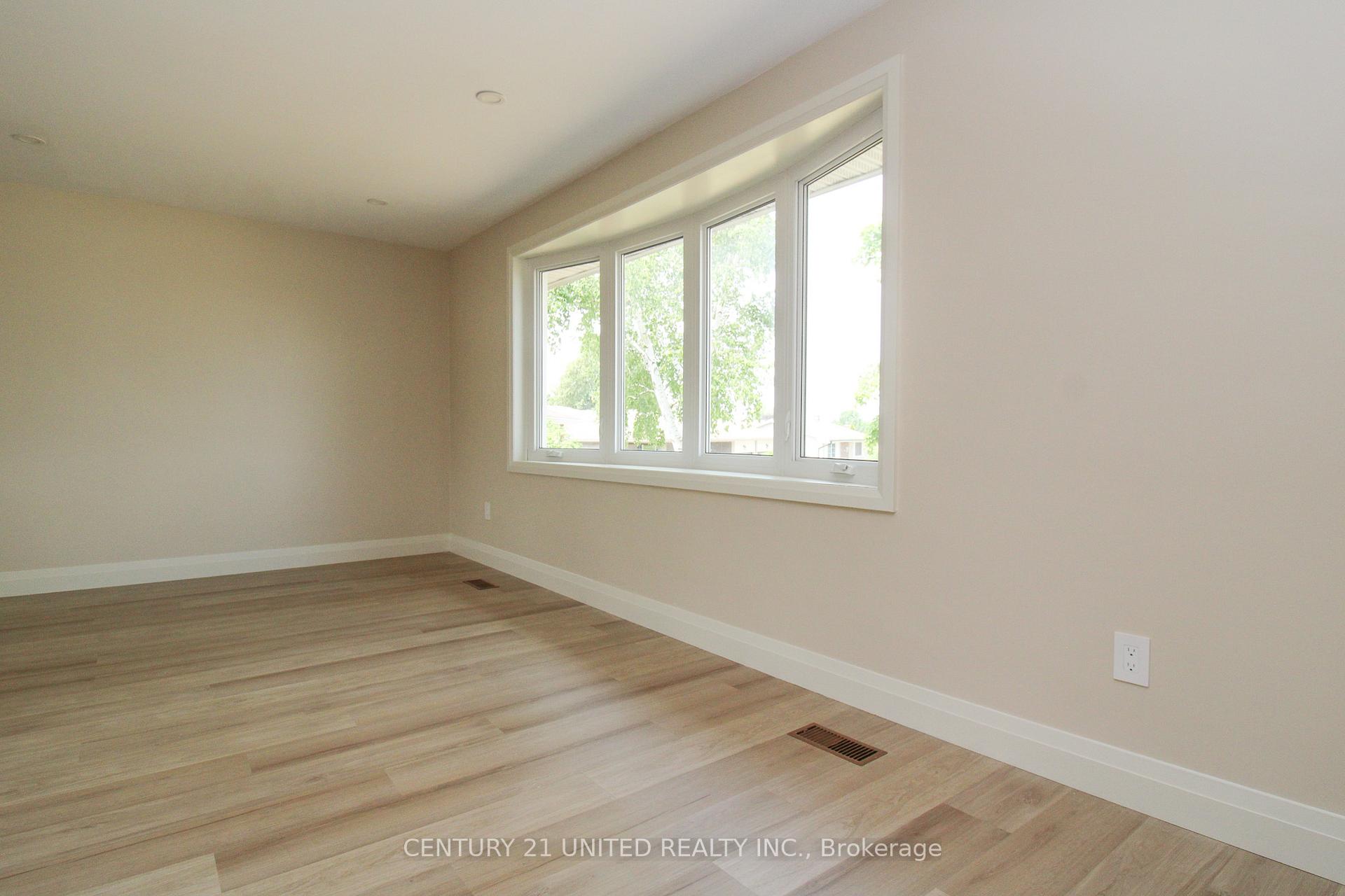 Photo 11 of 594 Saugeen Crescent, Peterborough, Ashburnham Ward 4 — HOMEH