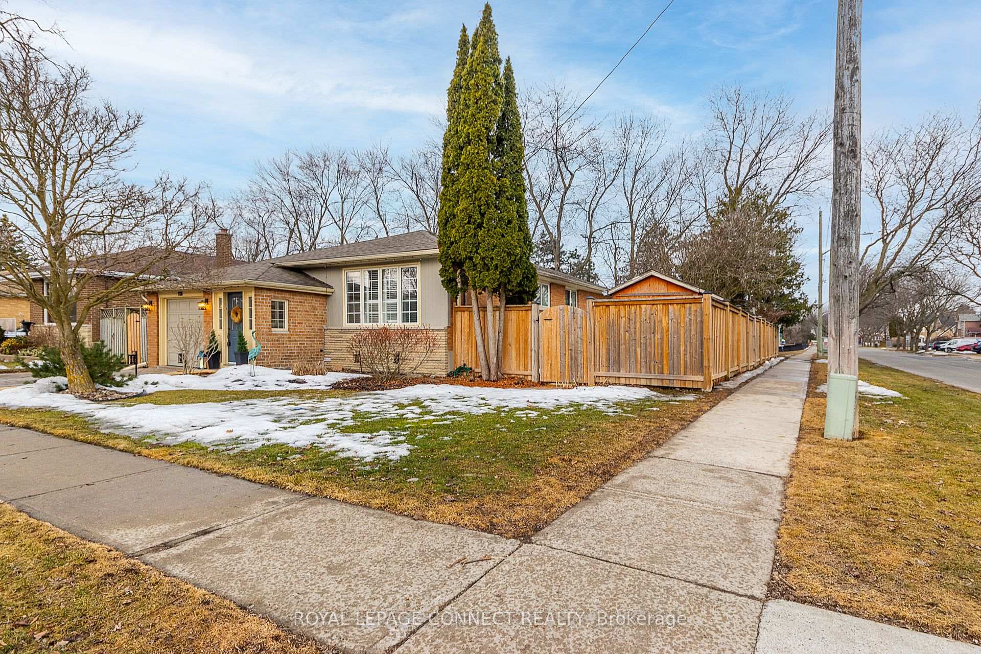 Photo 2 of 928 Walton Boulevard, Whitby, Williamsburg — HOMEH