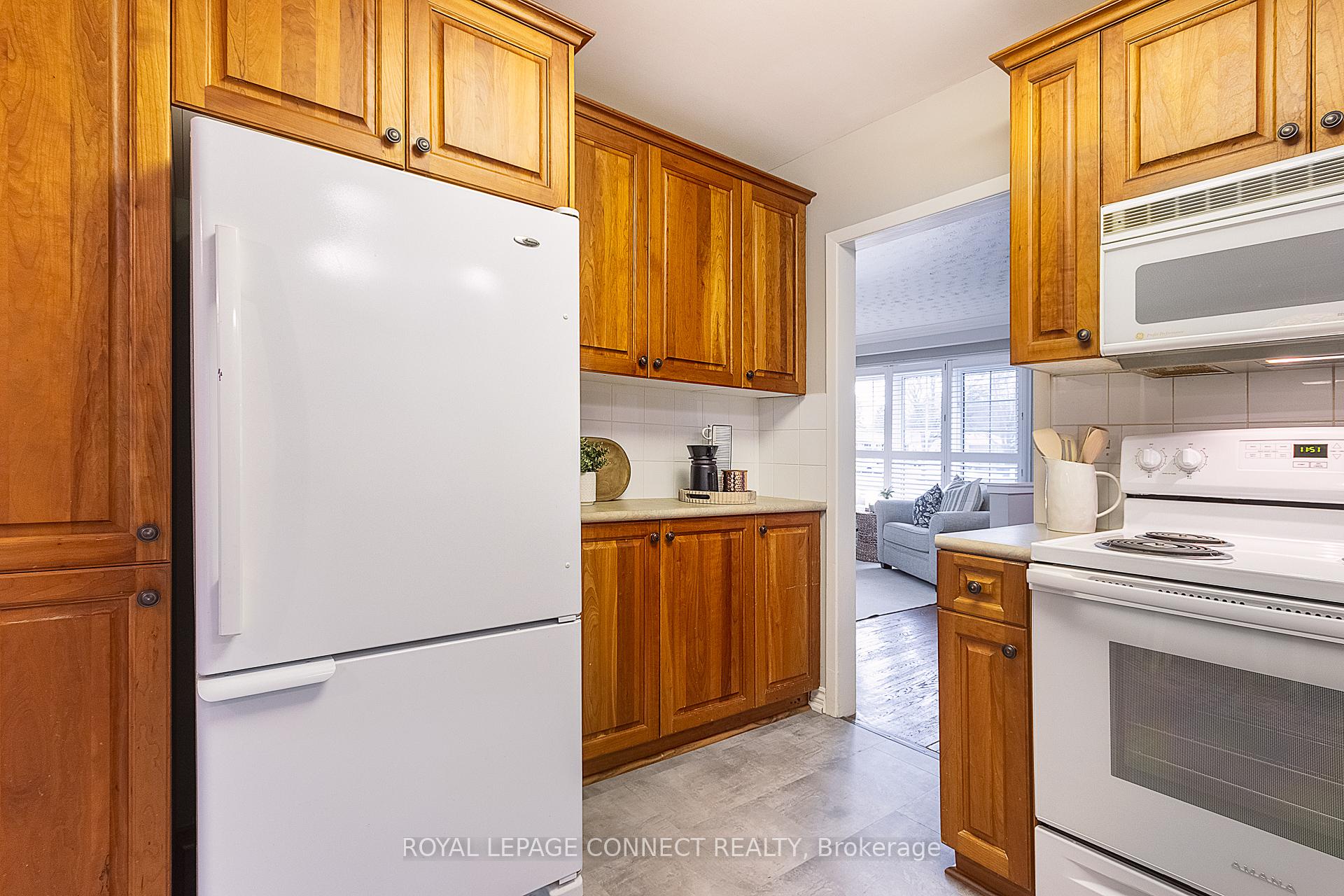 Photo 7 of 928 Walton Boulevard, Whitby, Williamsburg — HOMEH