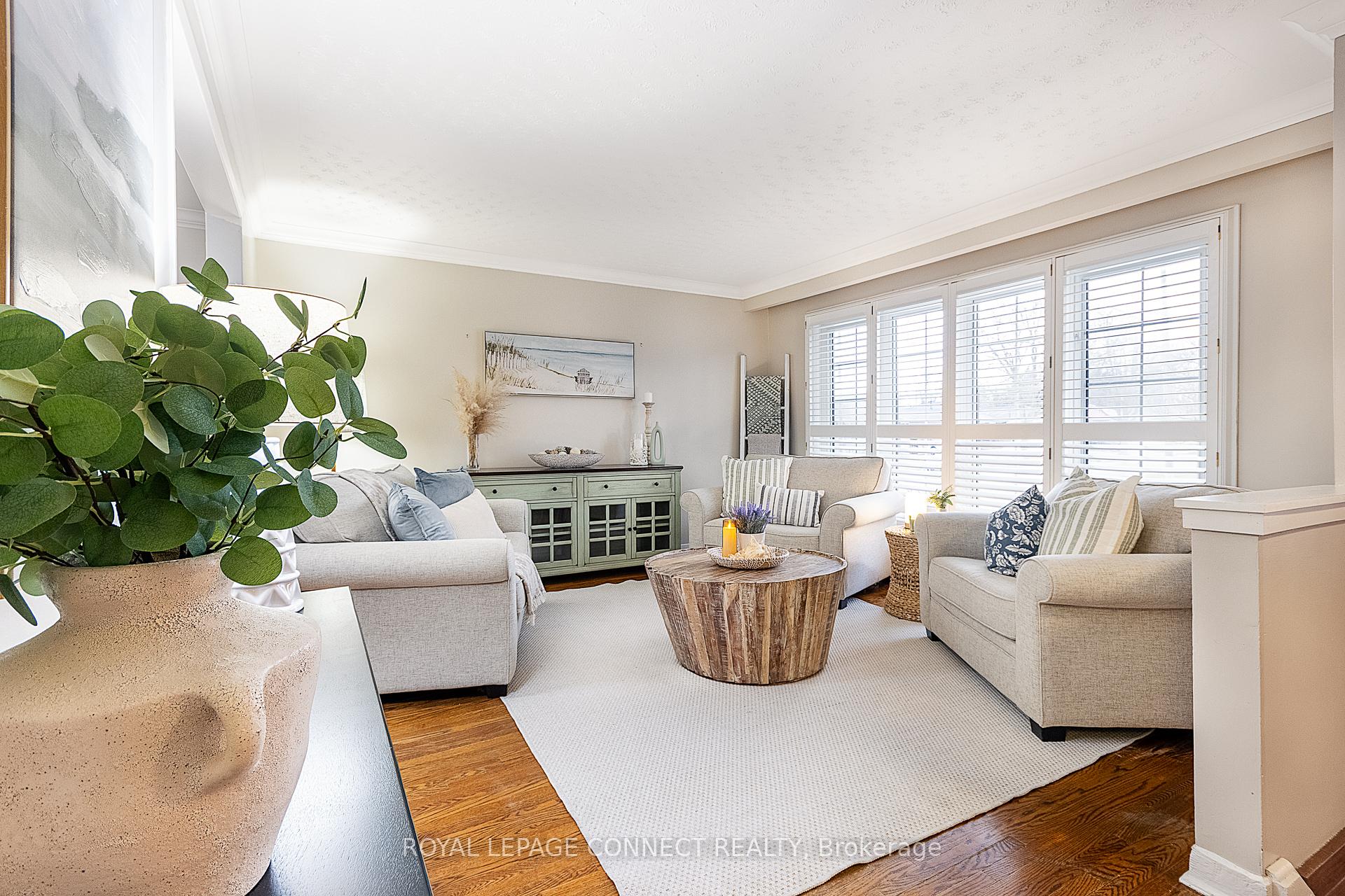 Photo 9 of 928 Walton Boulevard, Whitby, Williamsburg — HOMEH