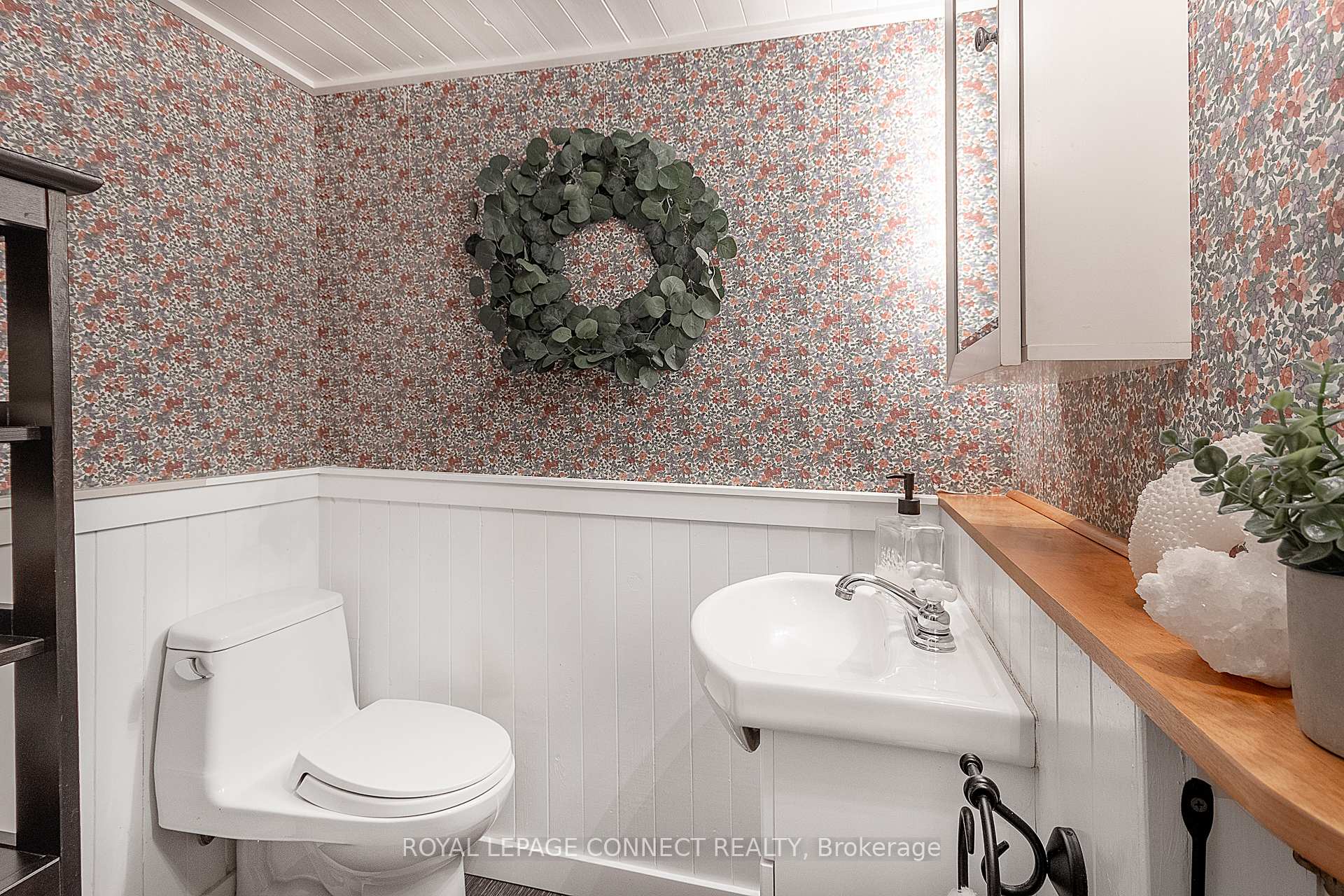 Photo 23 of 928 Walton Boulevard, Whitby, Williamsburg — HOMEH