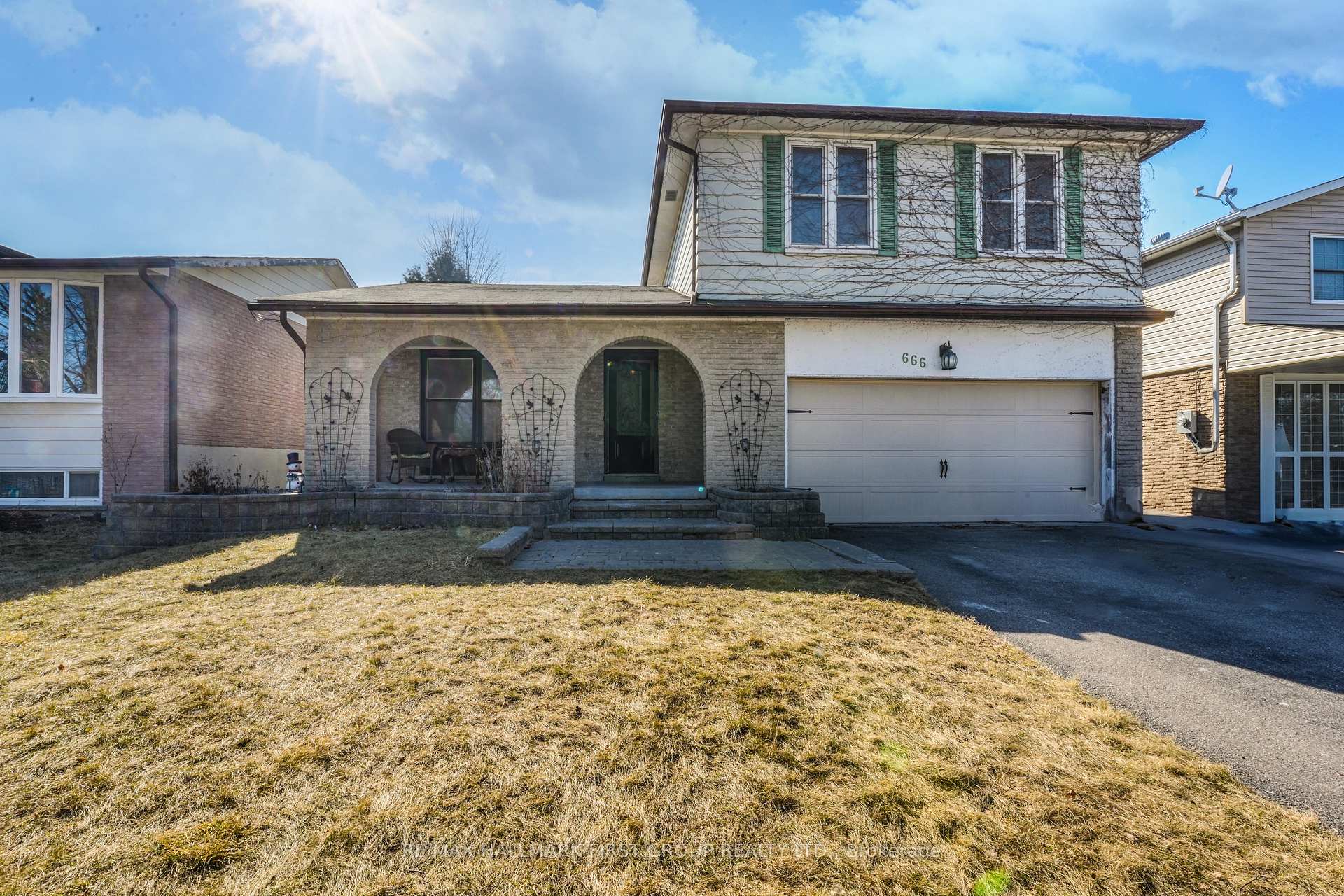 Photo 1 of 666 Antigua Crescent W, Oshawa, Northglen — HOMEH
