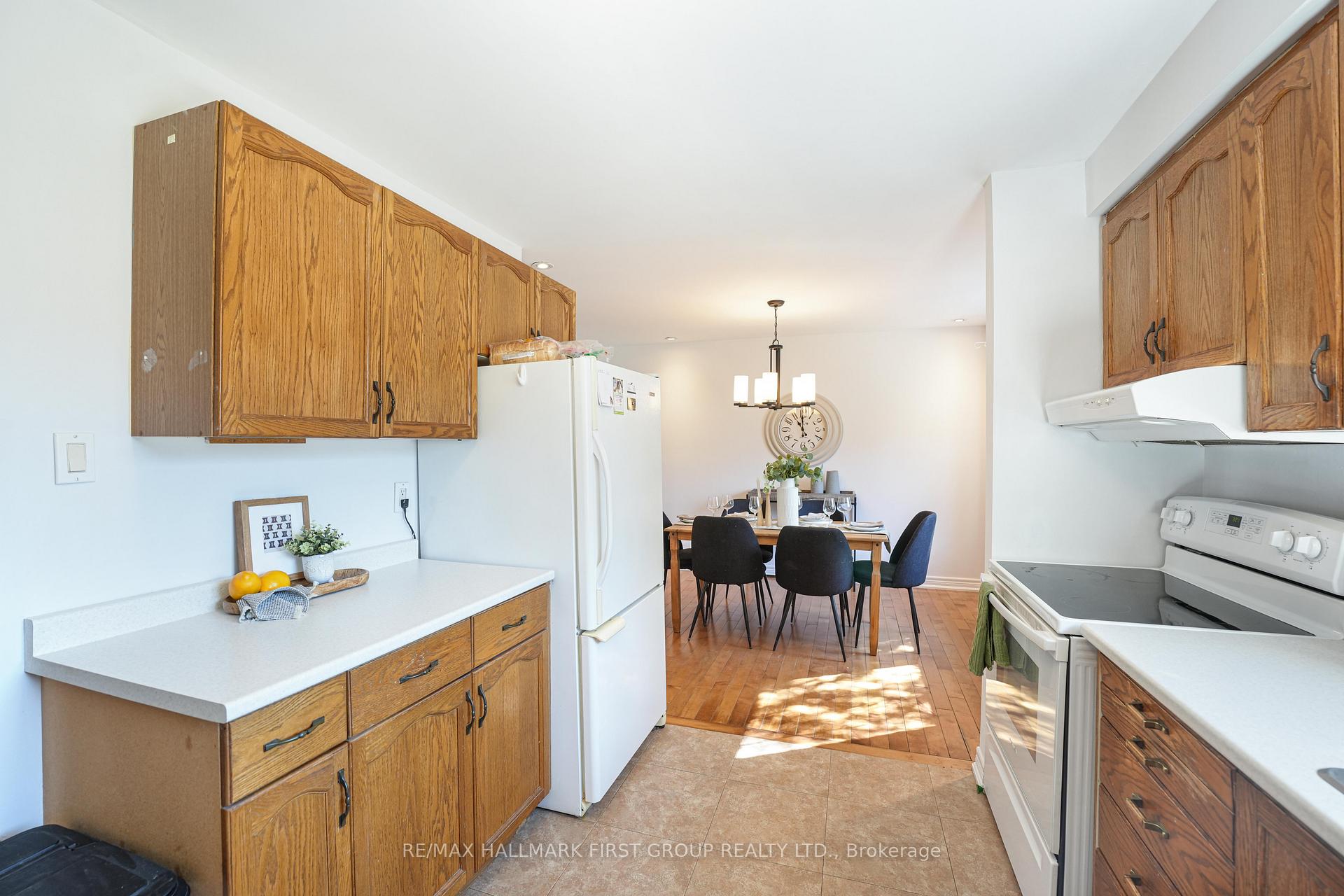 Photo 9 of 666 Antigua Crescent W, Oshawa, Northglen — HOMEH