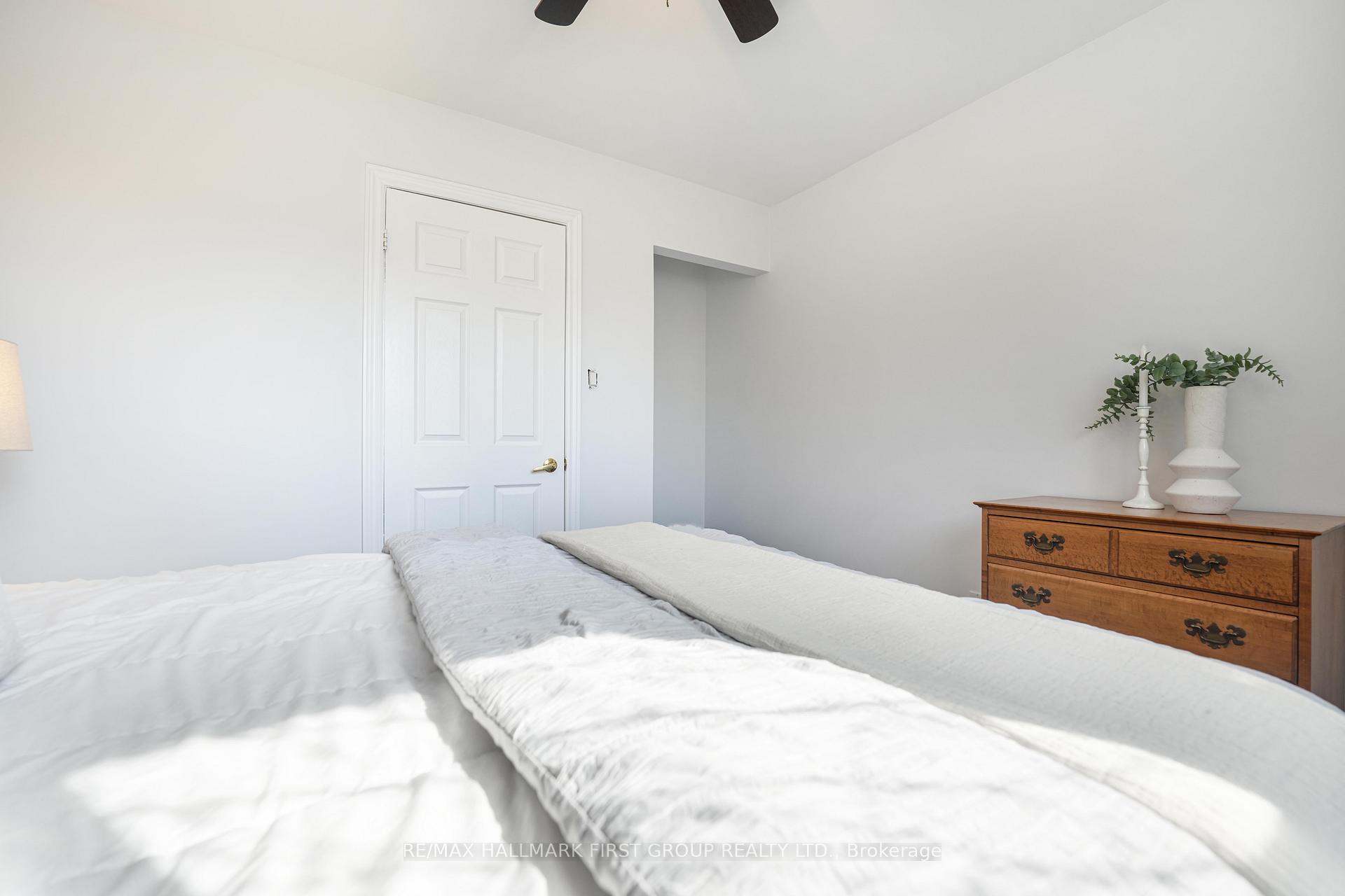 Photo 16 of 666 Antigua Crescent W, Oshawa, Northglen — HOMEH