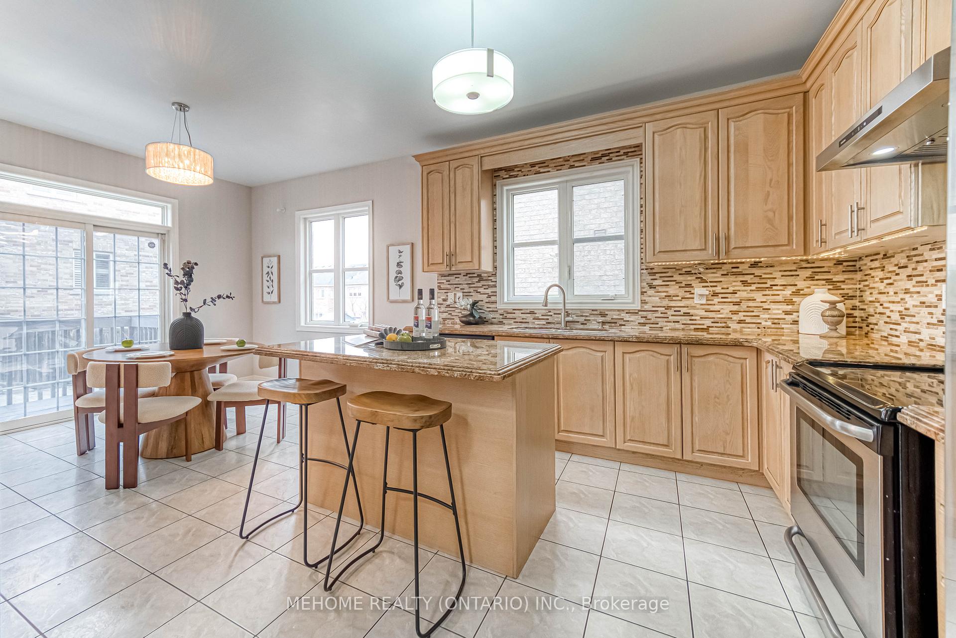 Photo 13 of 294 Freedom Trail Road, Vaughan, Patterson — HOMEH