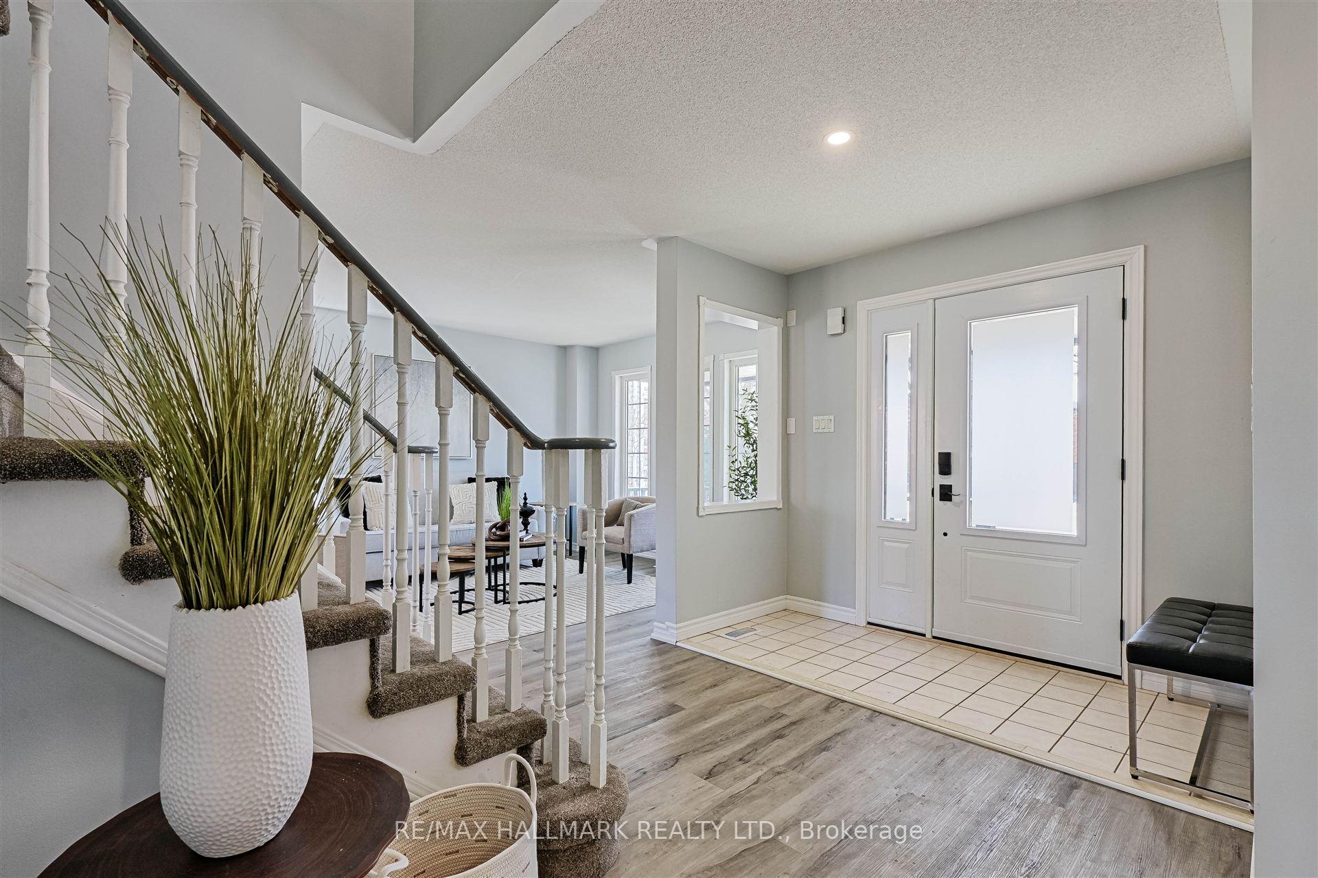 Photo 3 of 22 Thorndyke Crescent, Whitby, Brooklin — HOMEH