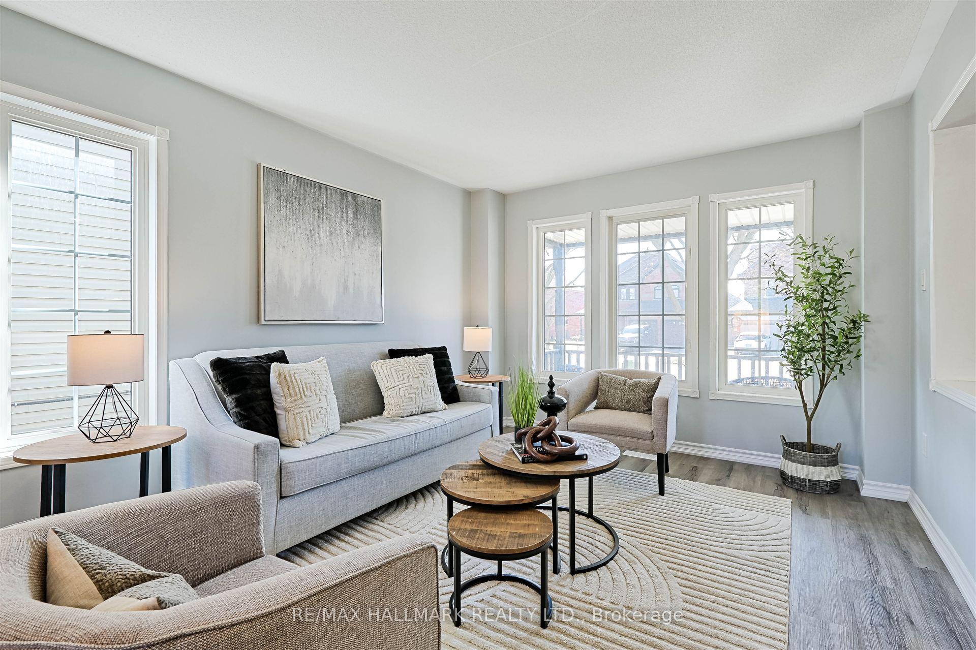 Photo 5 of 22 Thorndyke Crescent, Whitby, Brooklin — HOMEH