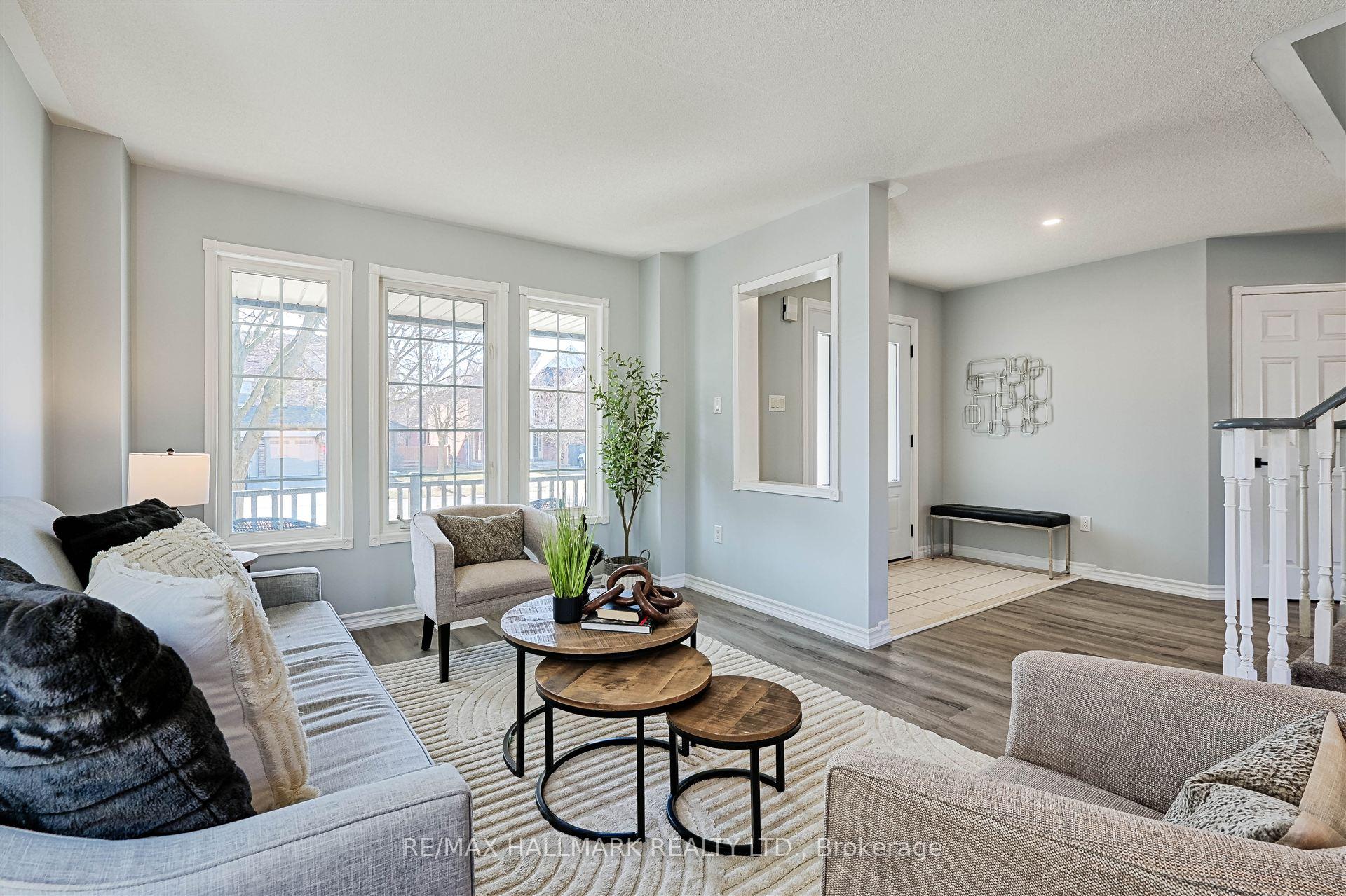 Photo 6 of 22 Thorndyke Crescent, Whitby, Brooklin — HOMEH