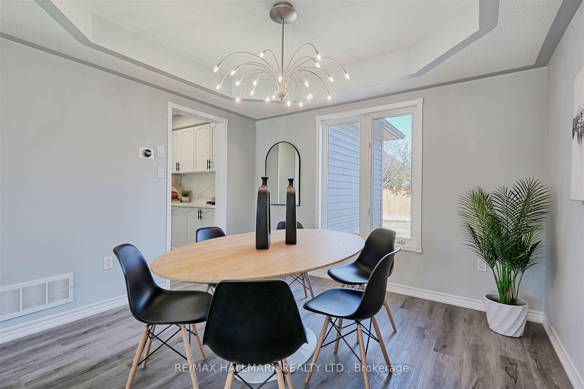 Photo 10 of 22 Thorndyke Crescent, Whitby, Brooklin — HOMEH