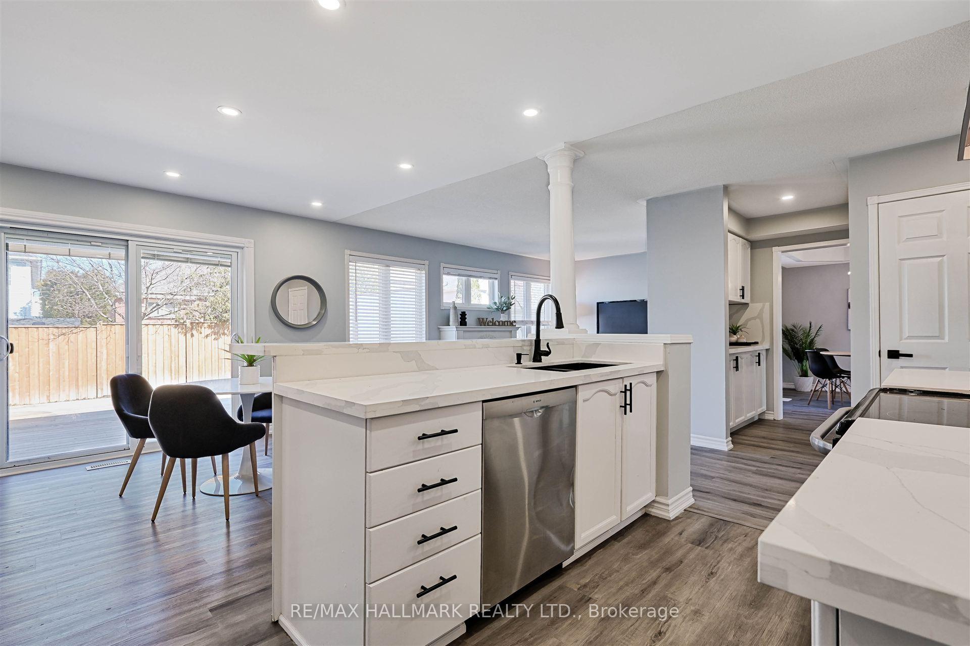 Photo 13 of 22 Thorndyke Crescent, Whitby, Brooklin — HOMEH