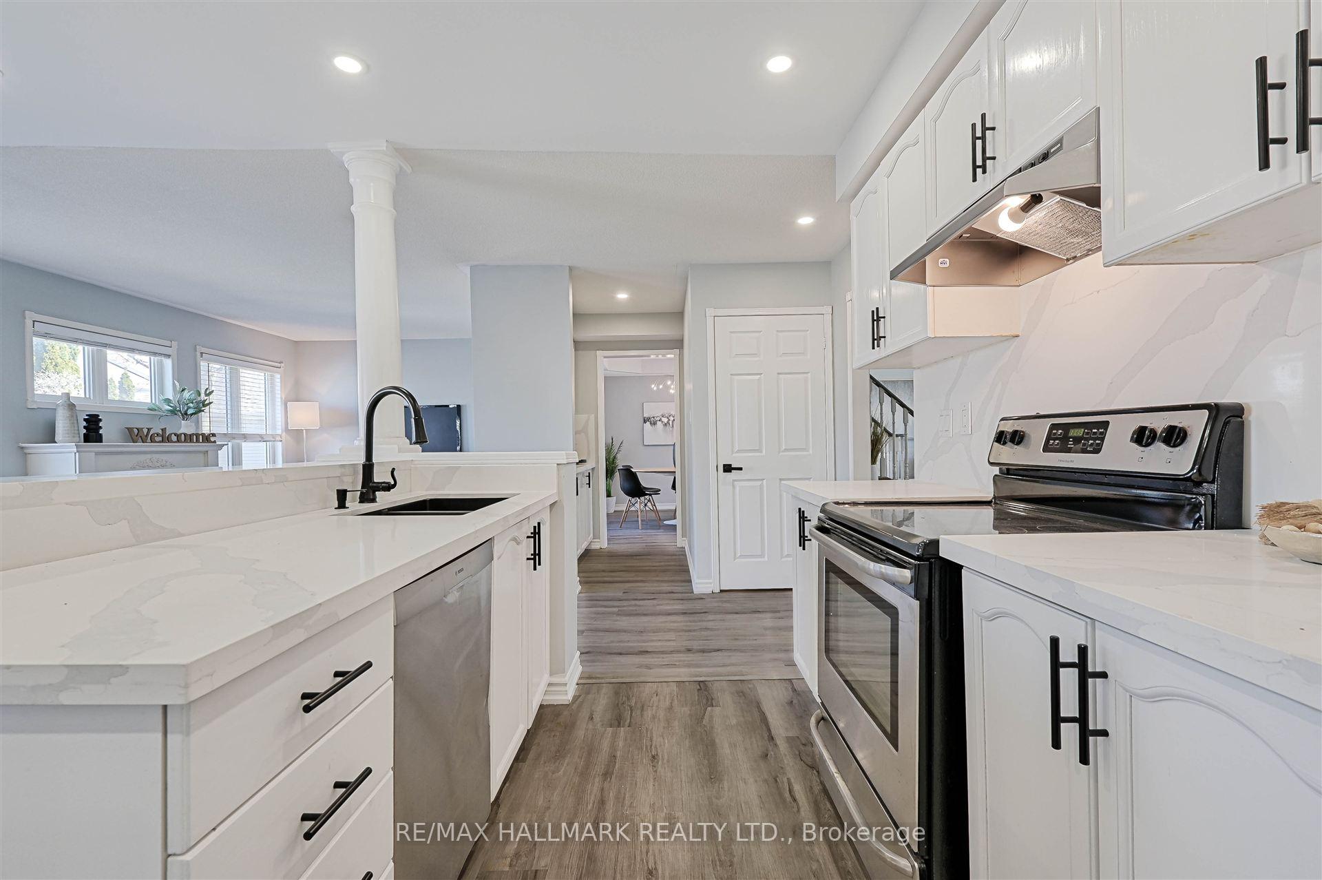 Photo 15 of 22 Thorndyke Crescent, Whitby, Brooklin — HOMEH