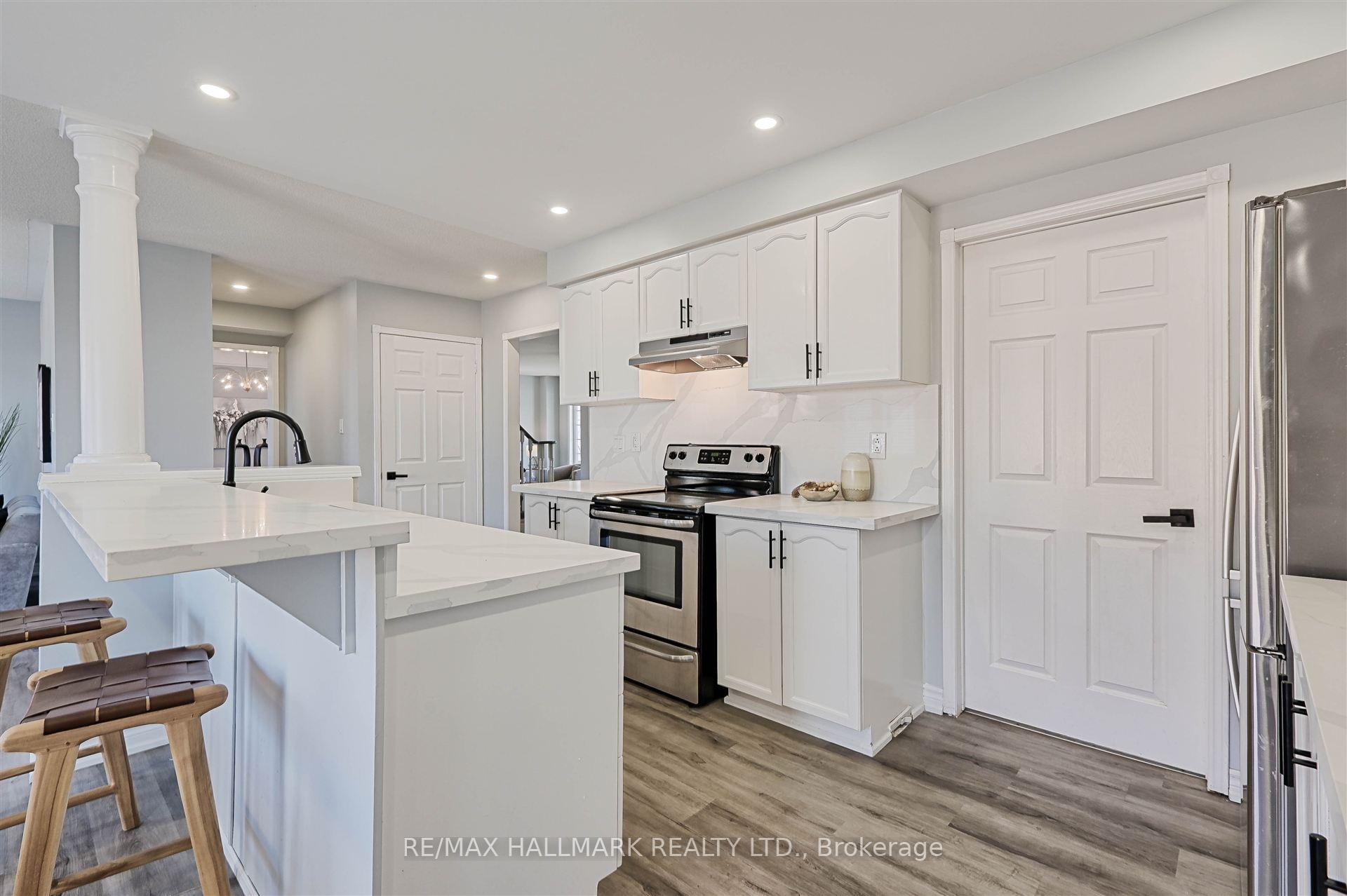 Photo 16 of 22 Thorndyke Crescent, Whitby, Brooklin — HOMEH