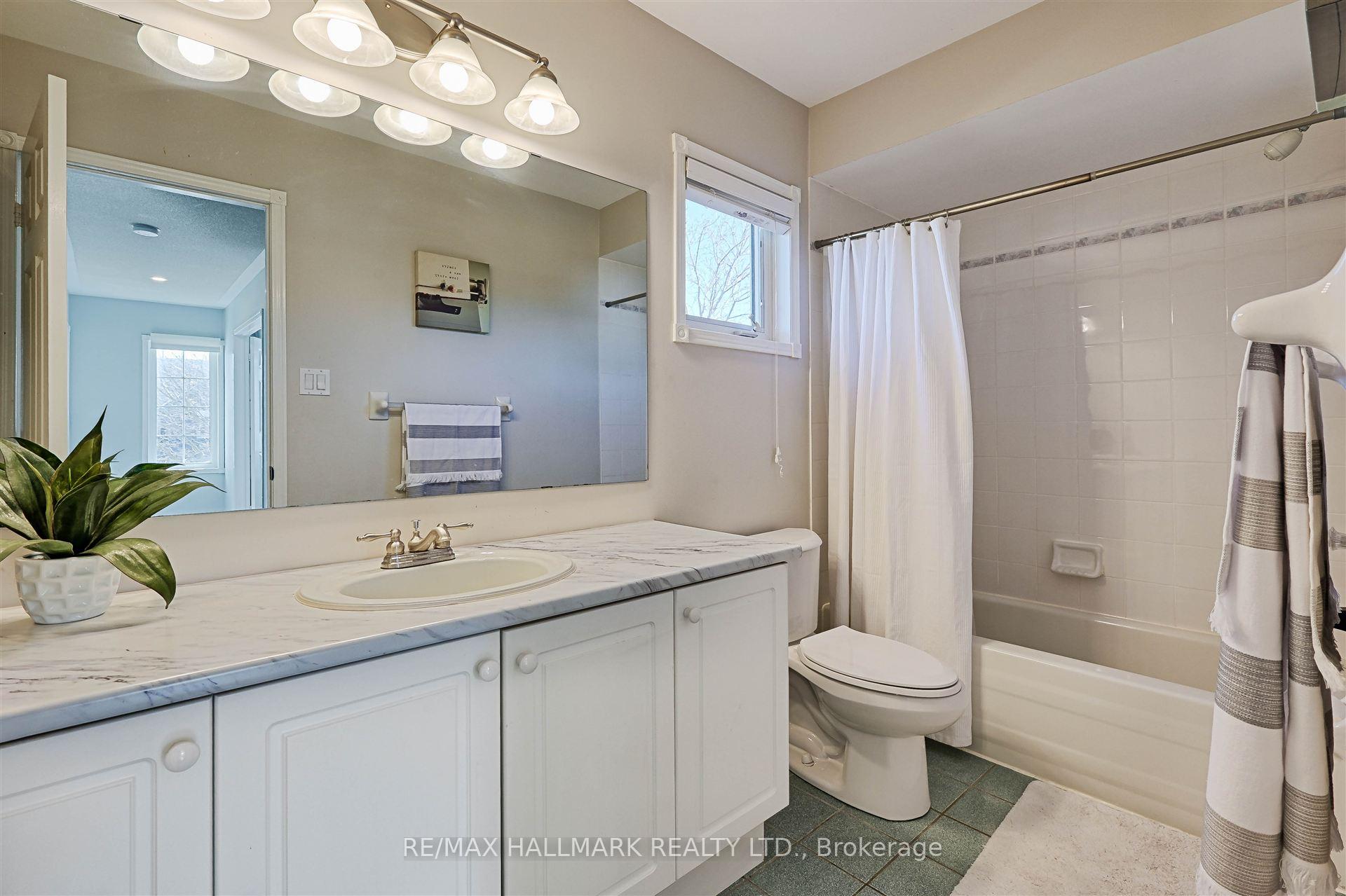 Photo 32 of 22 Thorndyke Crescent, Whitby, Brooklin — HOMEH