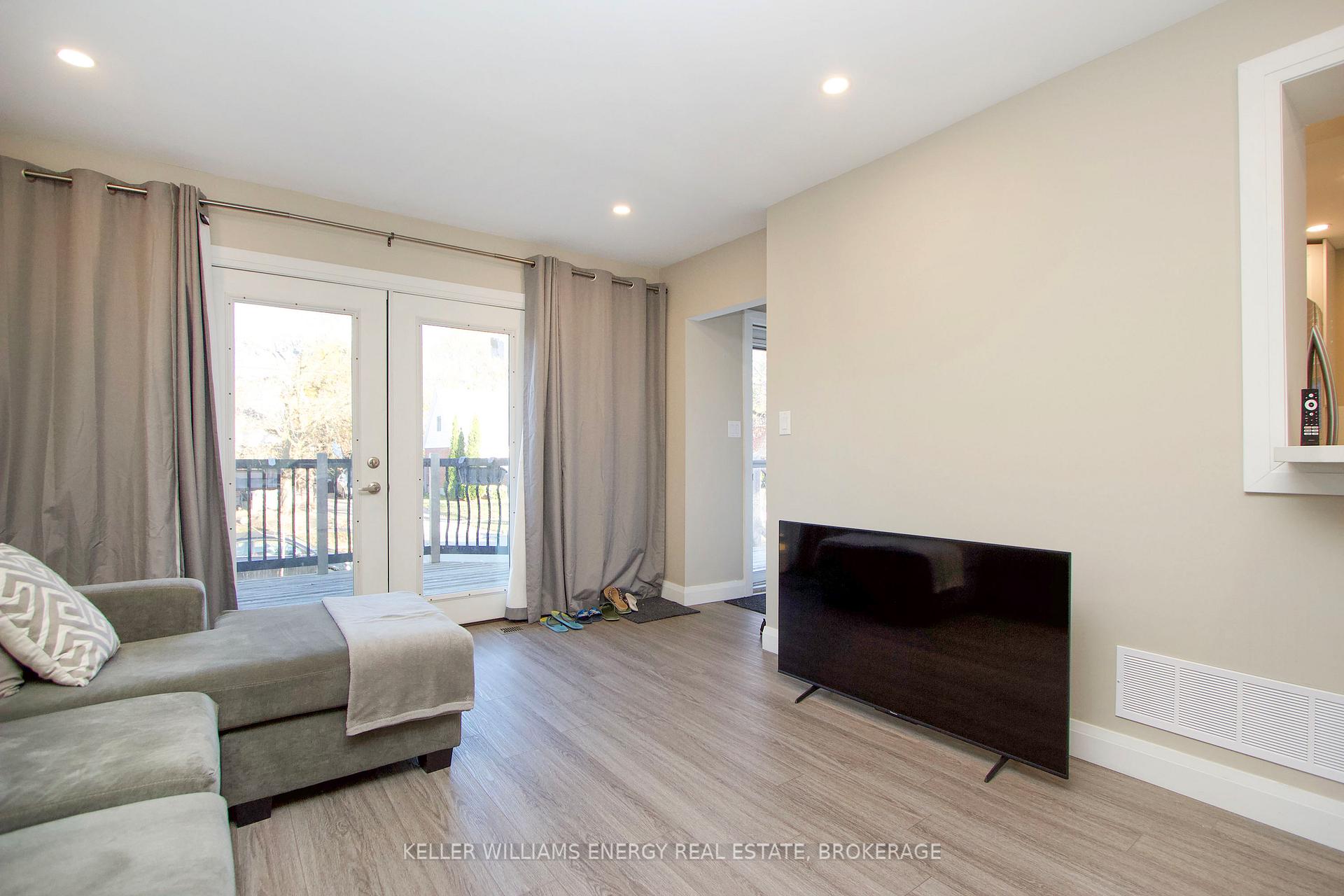 Photo 4 of Unit Main/Up, 846 Masson Street, Oshawa, Centennial — HOMEH