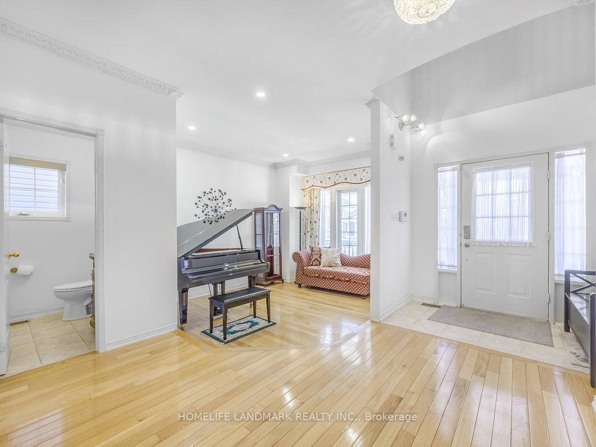Photo 4 of 71 Downey Drive, Whitby, Brooklin — HOMEH