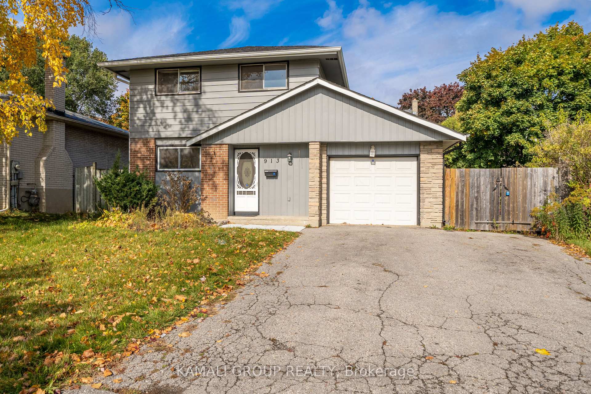 Photo 1 of 913 Carnaby Crescent, Oshawa, Centennial — HOMEH