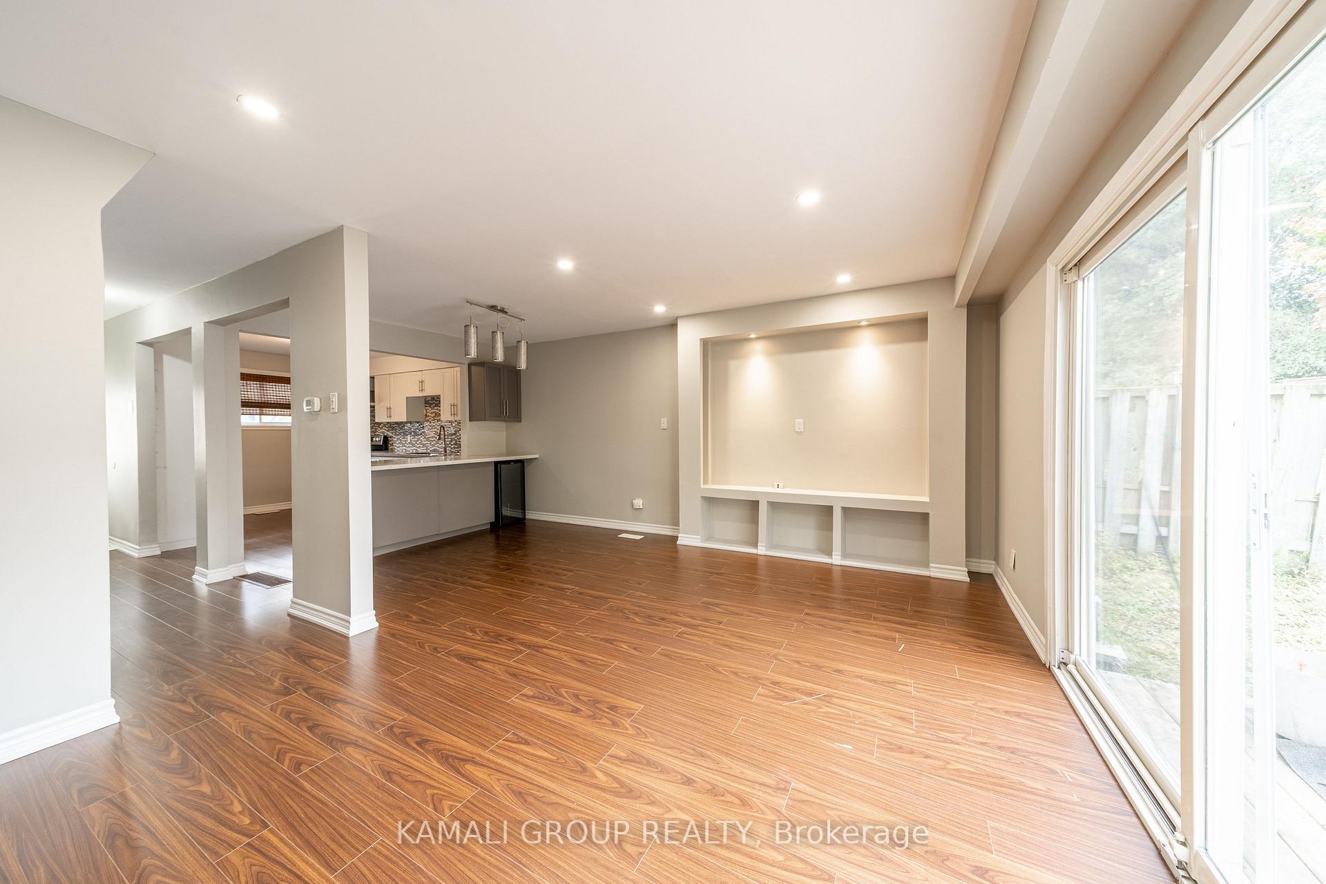Photo 2 of 913 Carnaby Crescent, Oshawa, Centennial — HOMEH