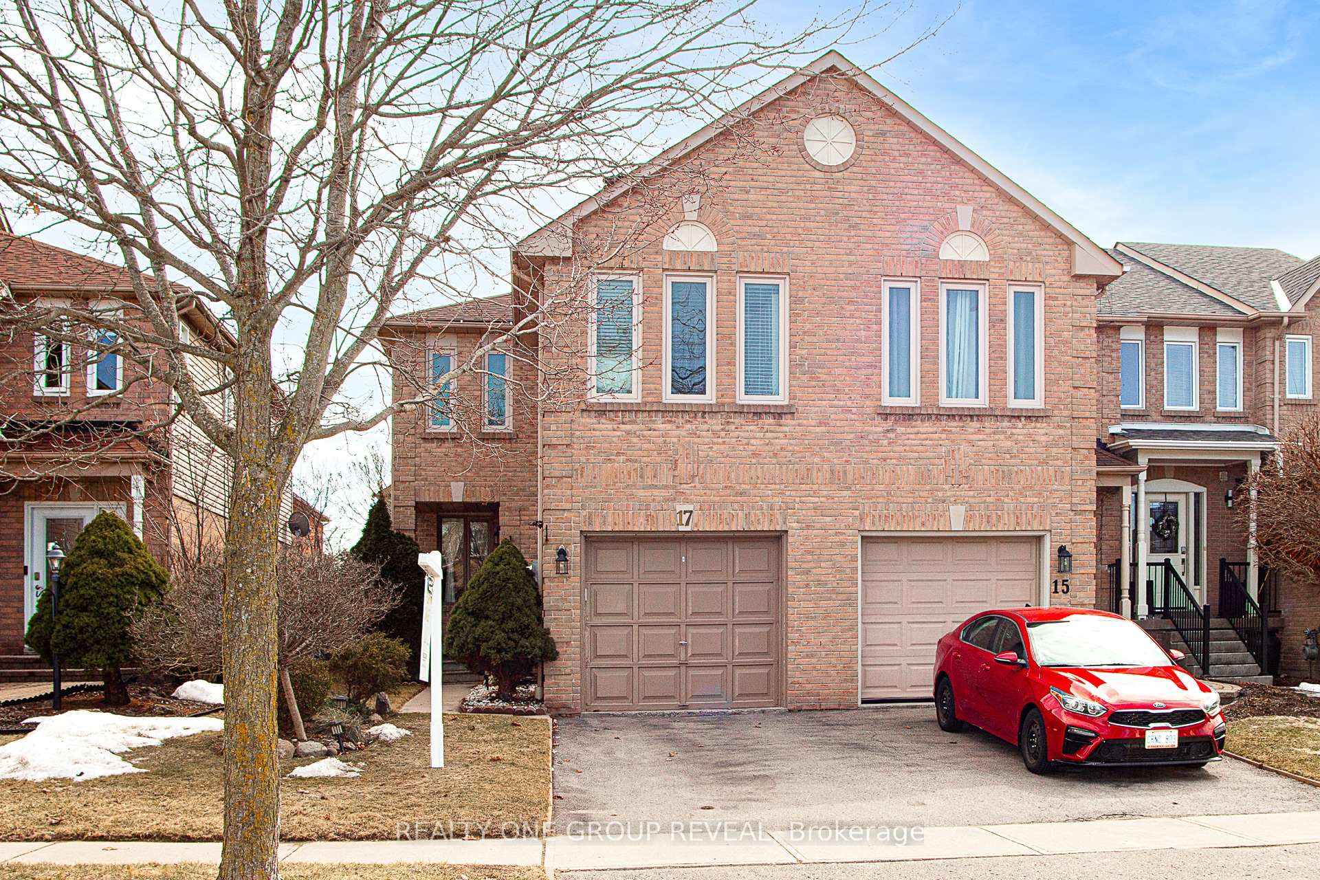 Photo 1 of 17 Pinebrook Crescent, Whitby, Williamsburg — HOMEH