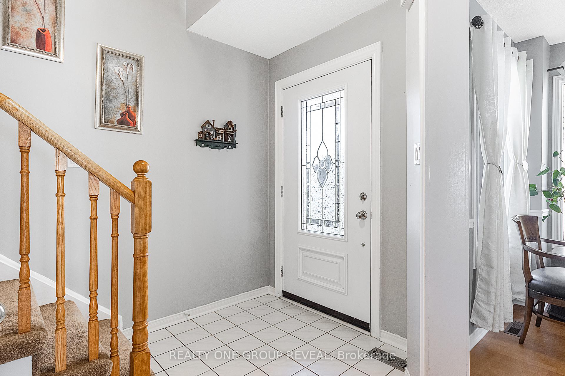 Photo 4 of 17 Pinebrook Crescent, Whitby, Williamsburg — HOMEH