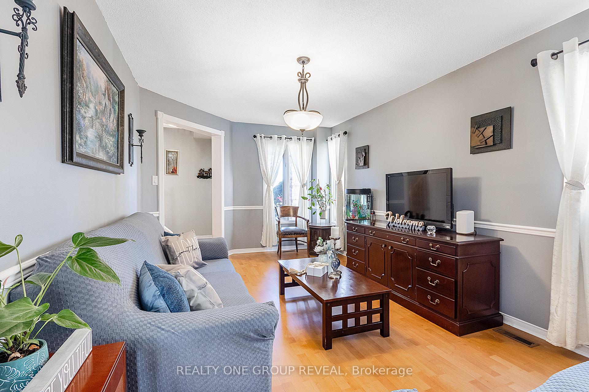 Photo 5 of 17 Pinebrook Crescent, Whitby, Williamsburg — HOMEH