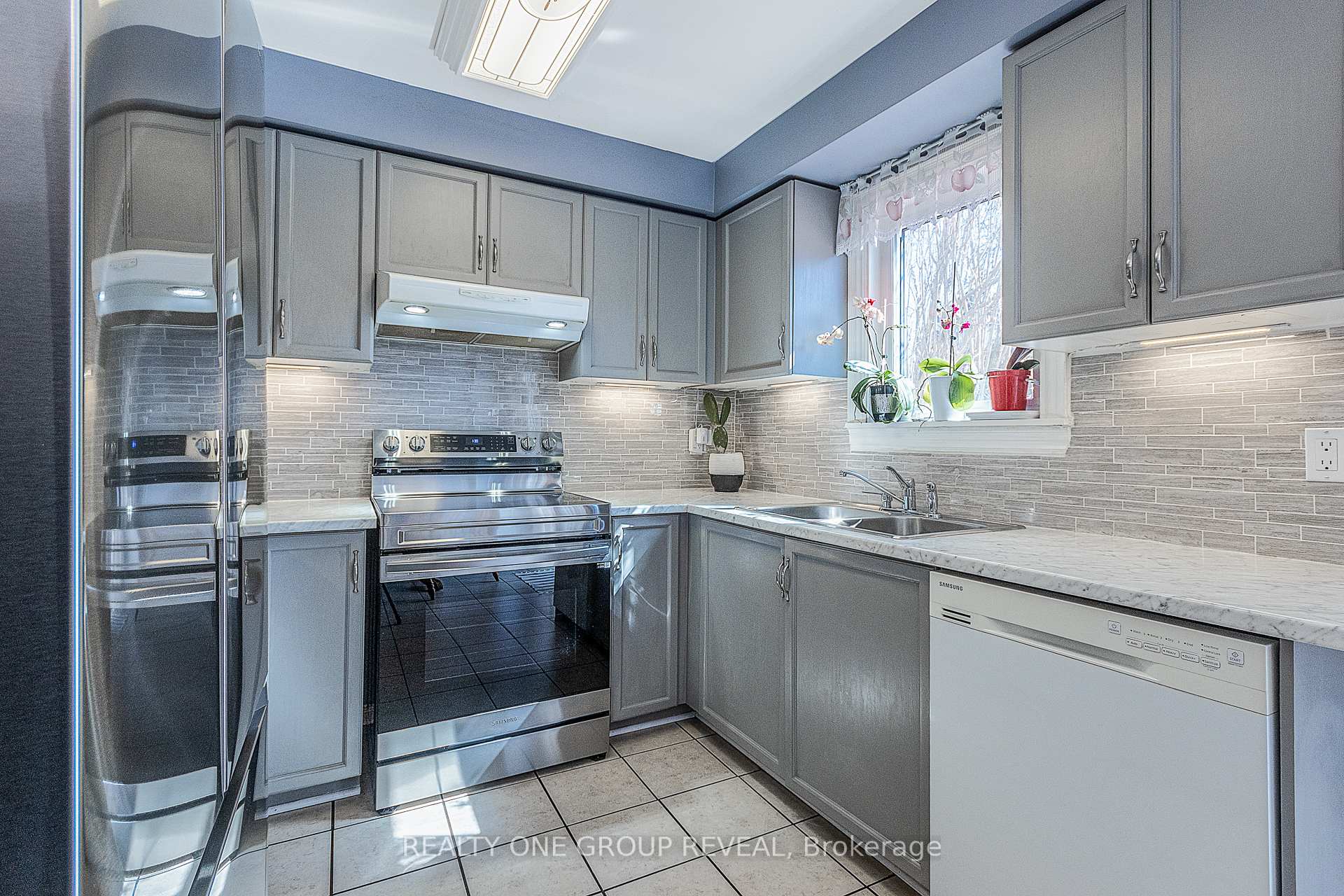 Photo 8 of 17 Pinebrook Crescent, Whitby, Williamsburg — HOMEH