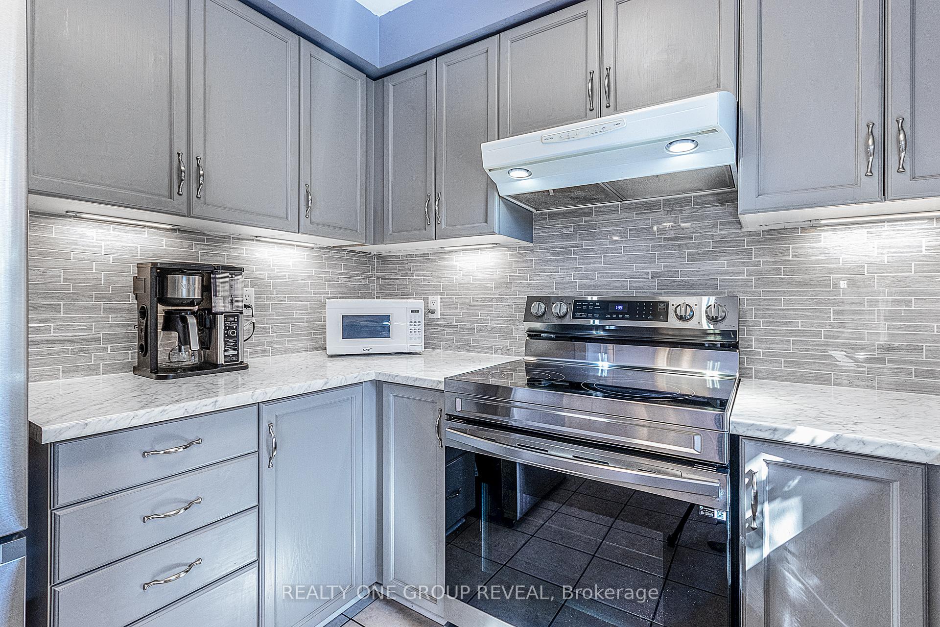 Photo 9 of 17 Pinebrook Crescent, Whitby, Williamsburg — HOMEH