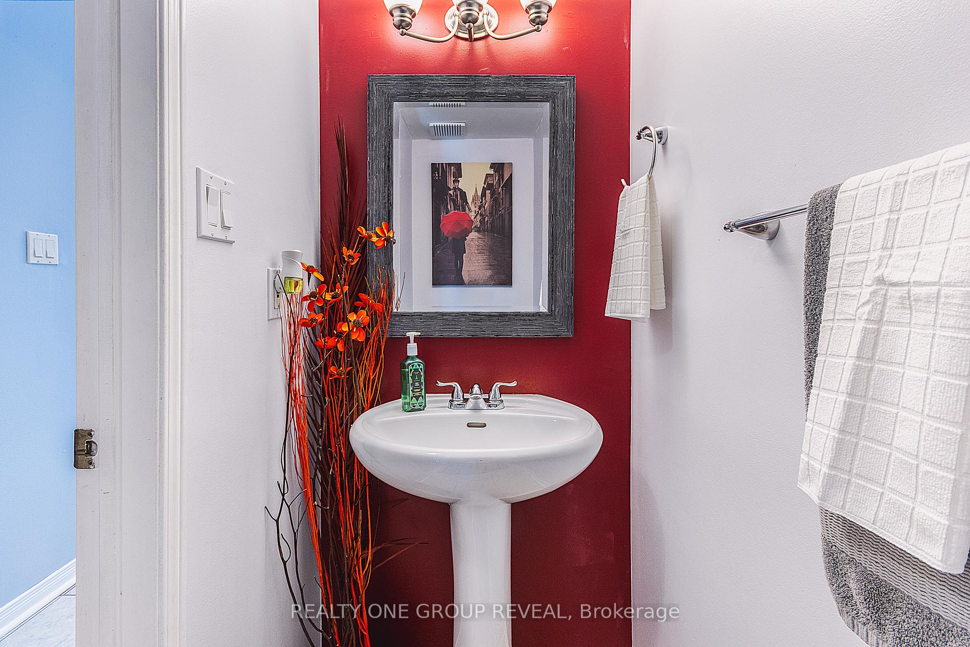 Photo 12 of 17 Pinebrook Crescent, Whitby, Williamsburg — HOMEH