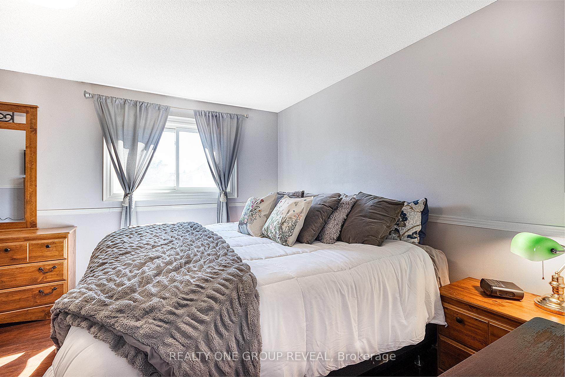 Photo 13 of 17 Pinebrook Crescent, Whitby, Williamsburg — HOMEH
