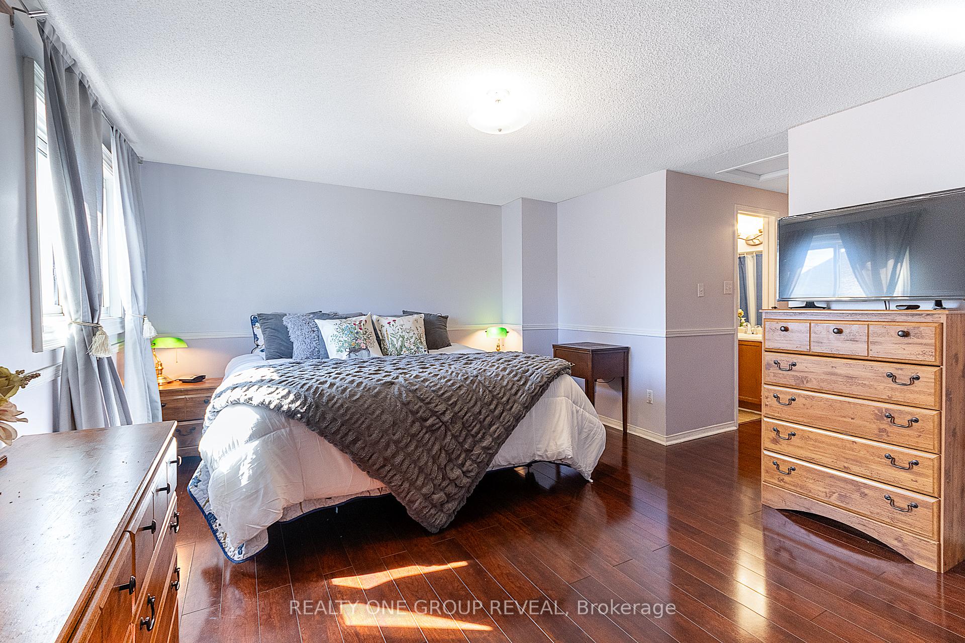 Photo 14 of 17 Pinebrook Crescent, Whitby, Williamsburg — HOMEH