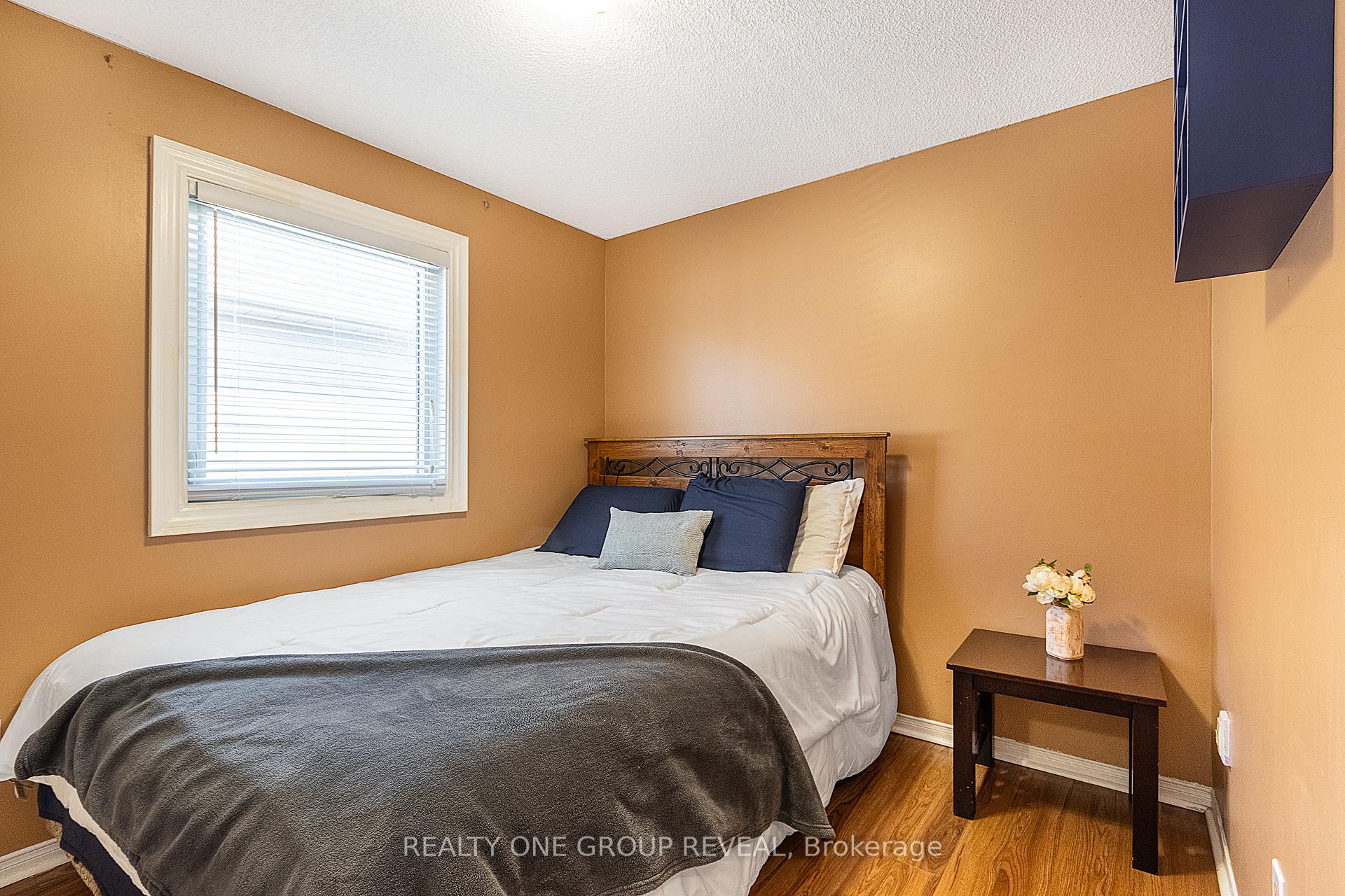 Photo 16 of 17 Pinebrook Crescent, Whitby, Williamsburg — HOMEH