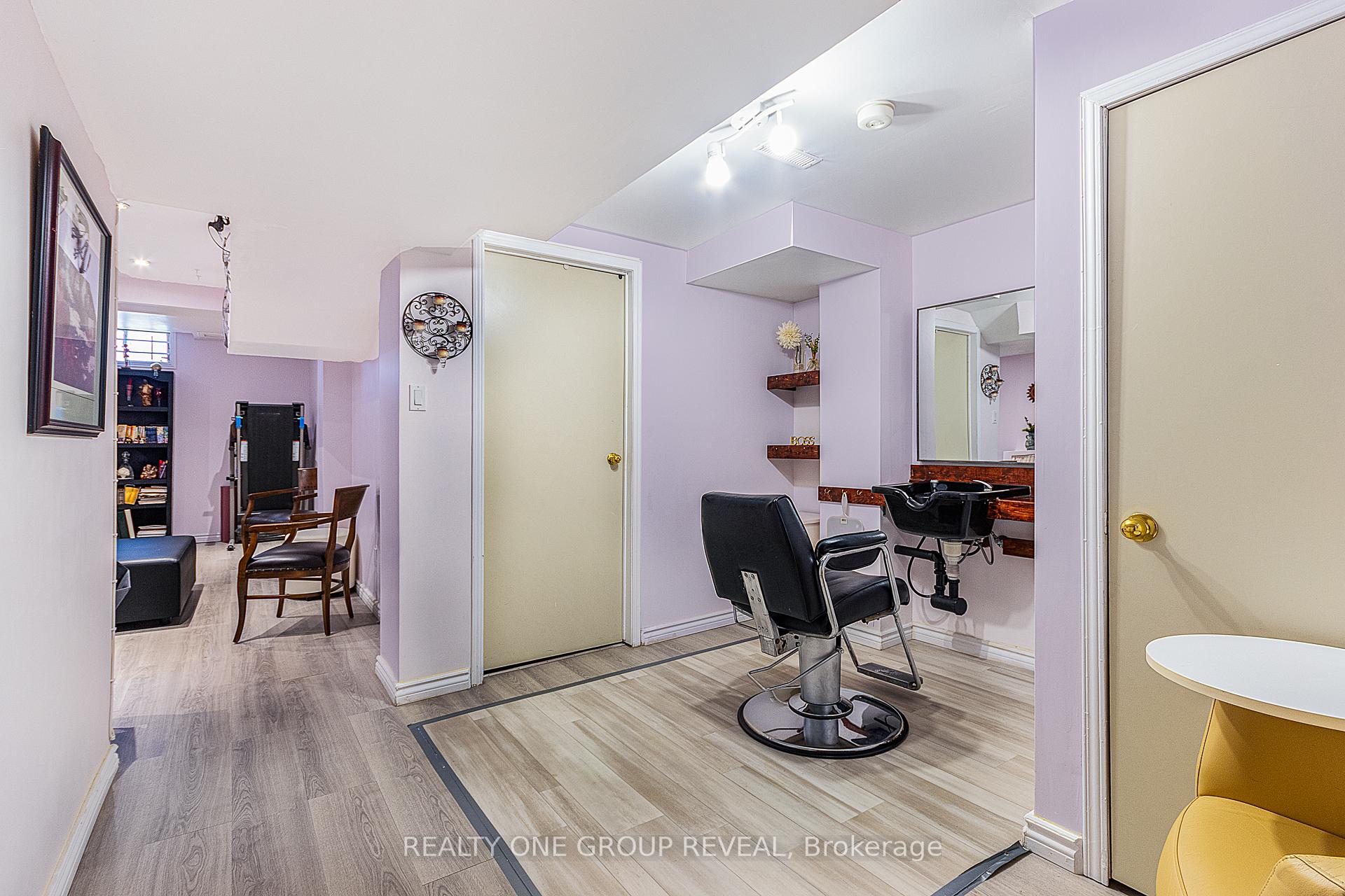 Photo 21 of 17 Pinebrook Crescent, Whitby, Williamsburg — HOMEH