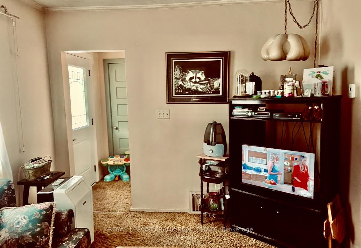 Photo 3 of 541 McKellar Street, Peterborough, Otonabee Ward 1 — HOMEH