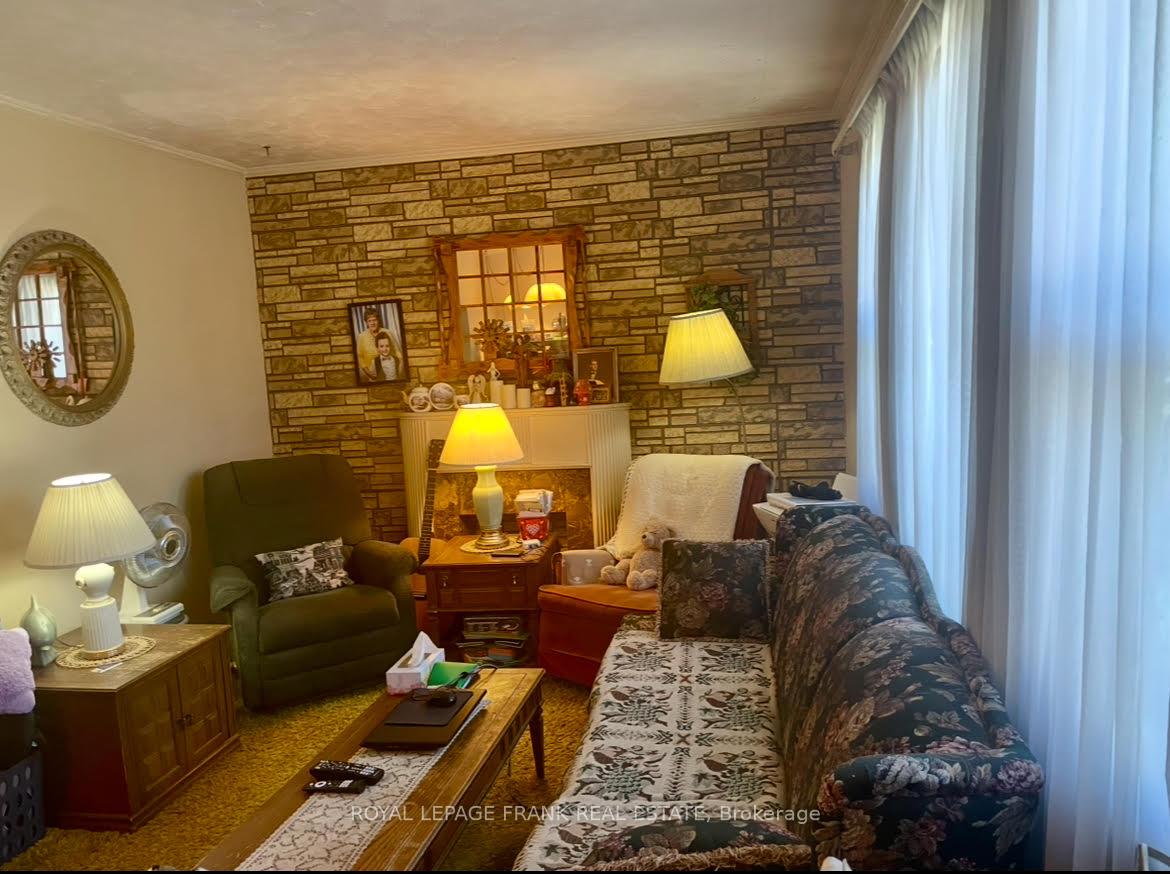 Photo 5 of 541 McKellar Street, Peterborough, Otonabee Ward 1 — HOMEH