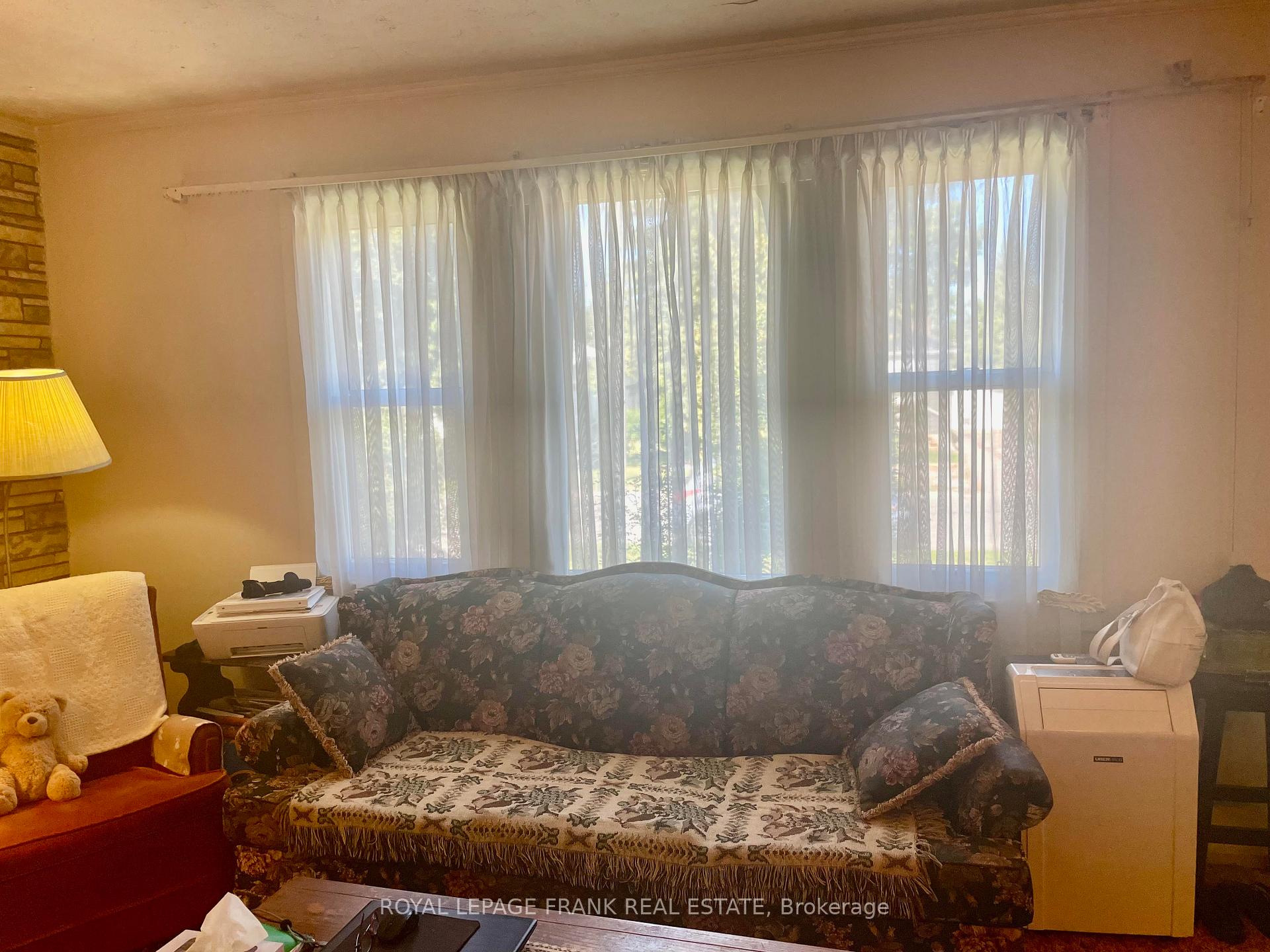 Photo 6 of 541 McKellar Street, Peterborough, Otonabee Ward 1 — HOMEH