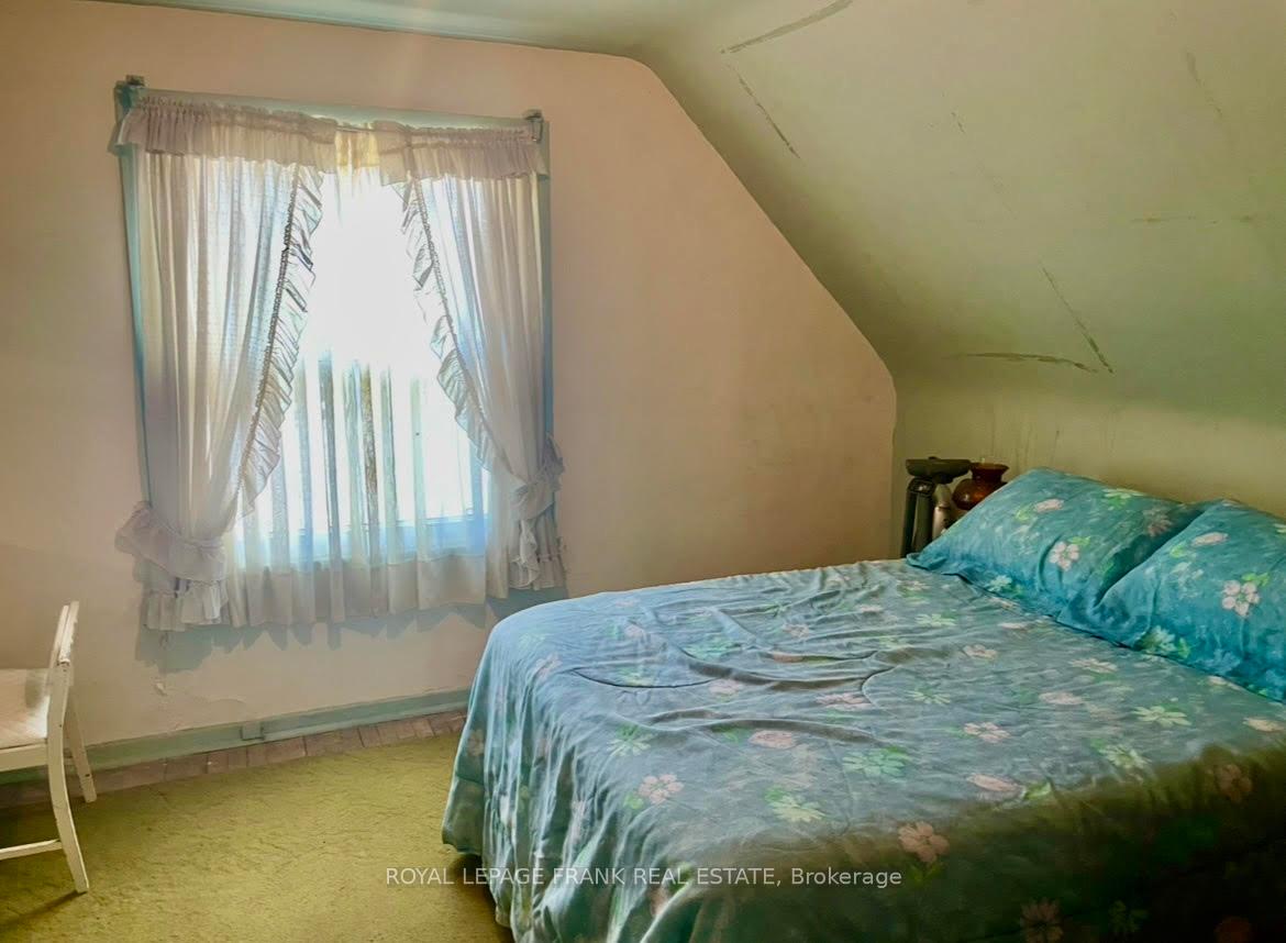 Photo 10 of 541 McKellar Street, Peterborough, Otonabee Ward 1 — HOMEH