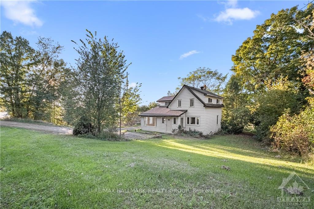 Photo 3 of 1889 Old Montreal Road, Ottawa, Camelot — HOMEH
