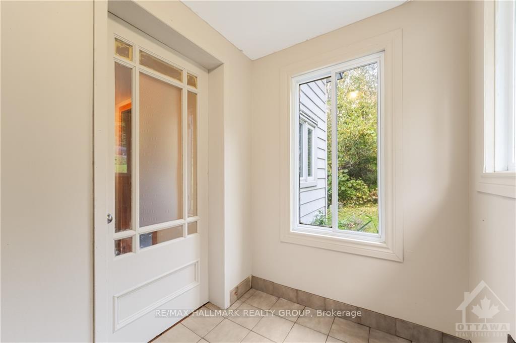 Photo 7 of 1889 Old Montreal Road, Ottawa, Camelot — HOMEH