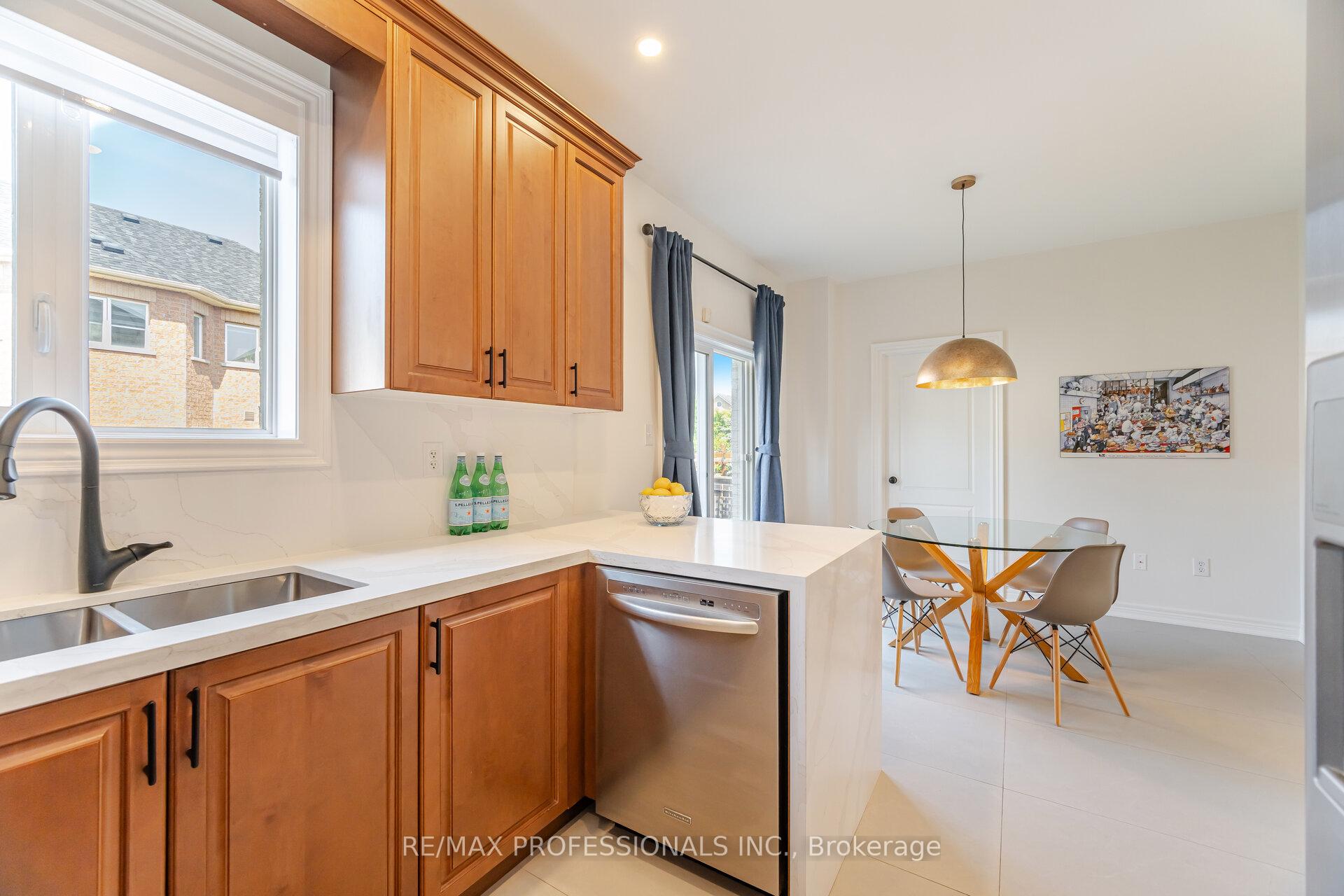 Photo 16 of 60 Acqua Drive, Vaughan, Vellore Village — HOMEH