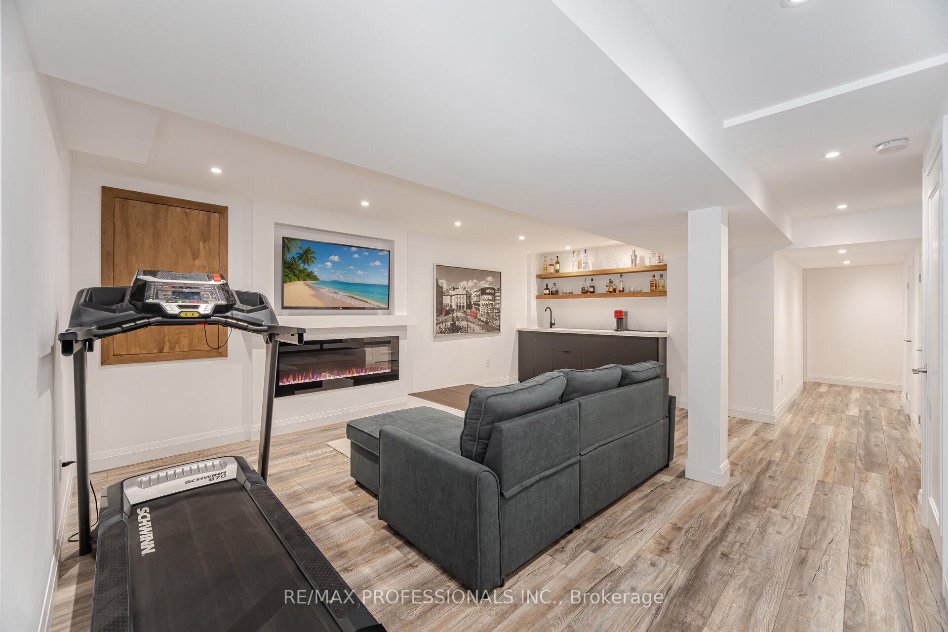 Photo 37 of 60 Acqua Drive, Vaughan, Vellore Village — HOMEH