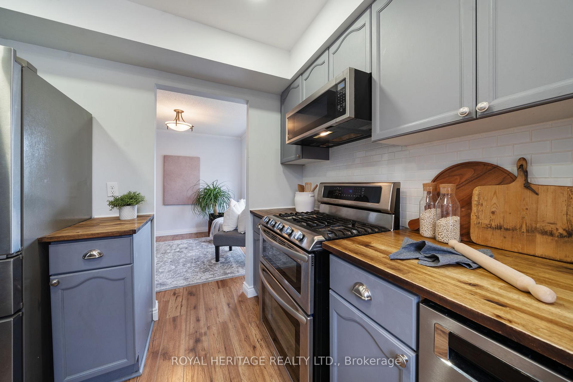 Photo 13 of 525 Prestwick Drive, Oshawa, McLaughlin — HOMEH