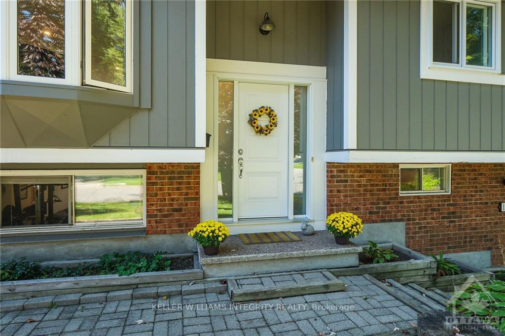 Photo 2 of 1556 Payette Drive, Ottawa, Bilberry Creek/Queenswood Heights — HOMEH