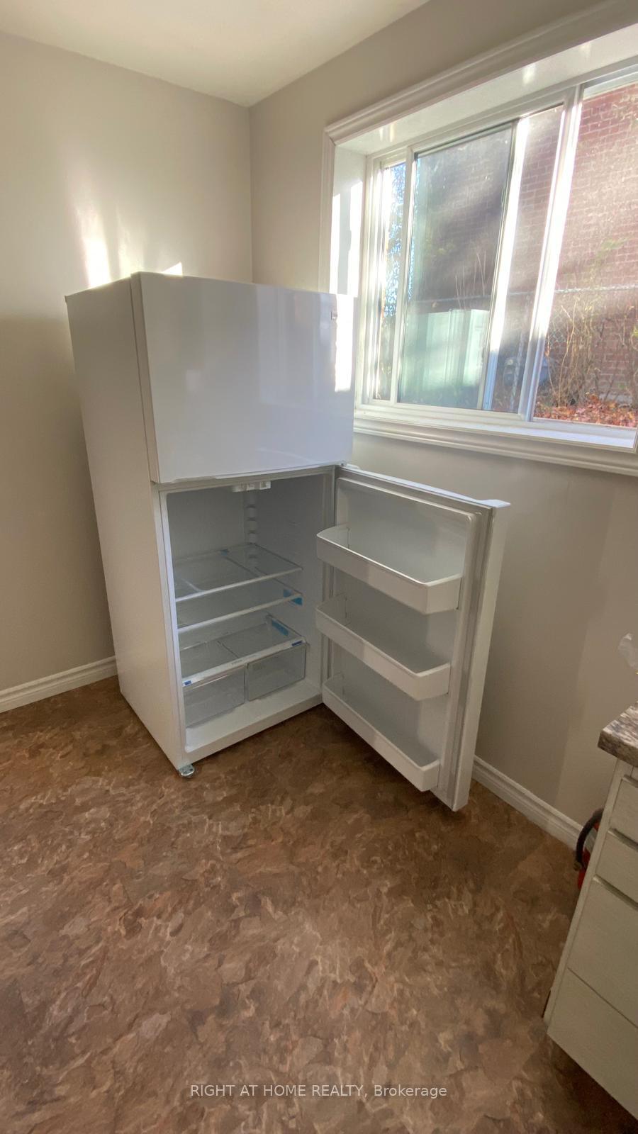 Photo 5 of Unit 2, 357 Dwight Avenue, Oshawa, Lakeview — HOMEH