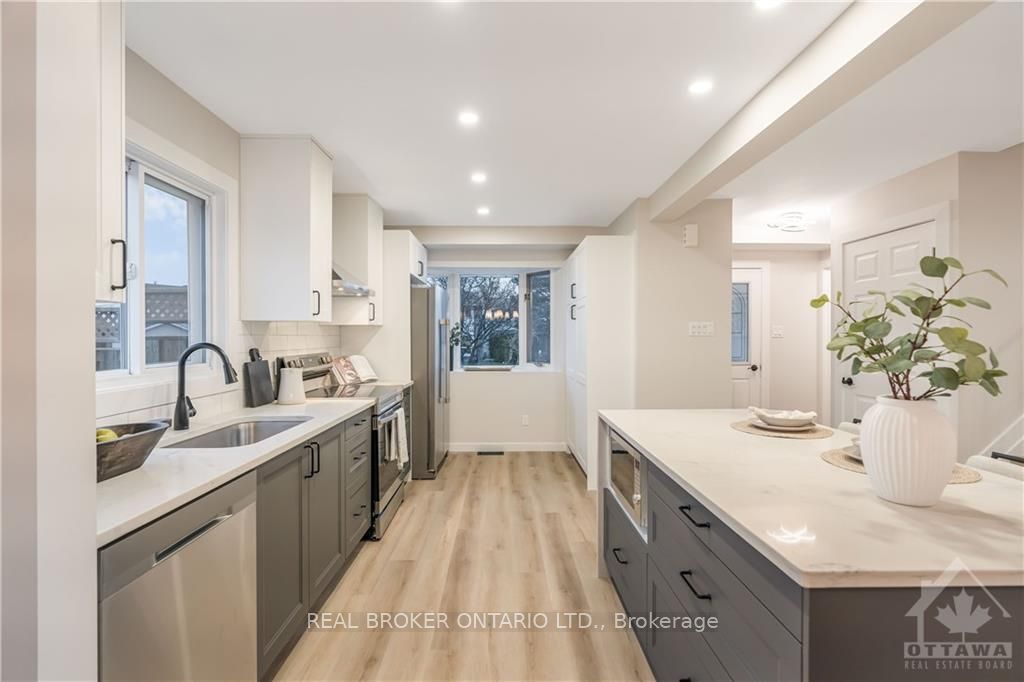 Photo 7 of 272 Cote Royale Crescent, Ottawa, Bilberry Creek/Queenswood Heights — HOMEH