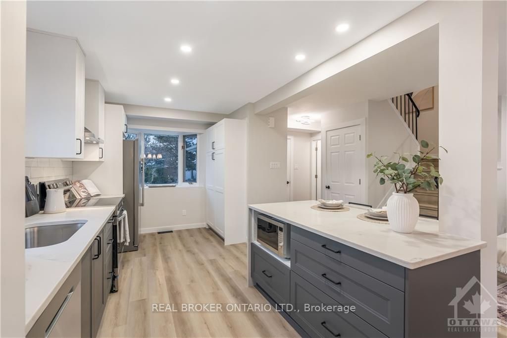 Photo 8 of 272 Cote Royale Crescent, Ottawa, Bilberry Creek/Queenswood Heights — HOMEH