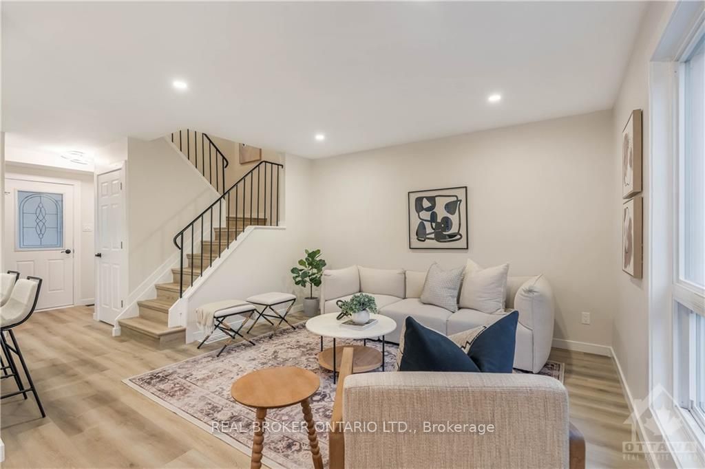Photo 11 of 272 Cote Royale Crescent, Ottawa, Bilberry Creek/Queenswood Heights — HOMEH