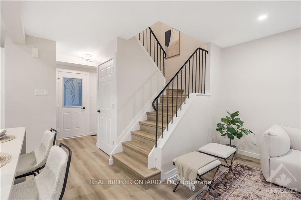 Photo 17 of 272 Cote Royale Crescent, Ottawa, Bilberry Creek/Queenswood Heights — HOMEH