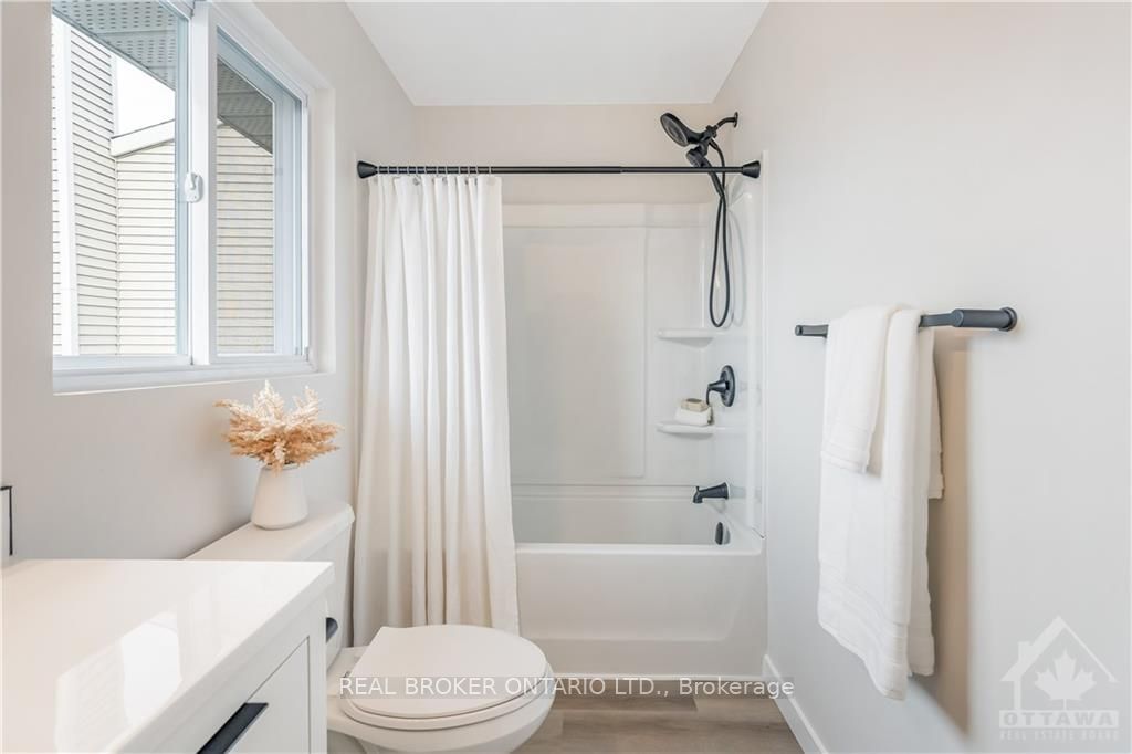Photo 21 of 272 Cote Royale Crescent, Ottawa, Bilberry Creek/Queenswood Heights — HOMEH