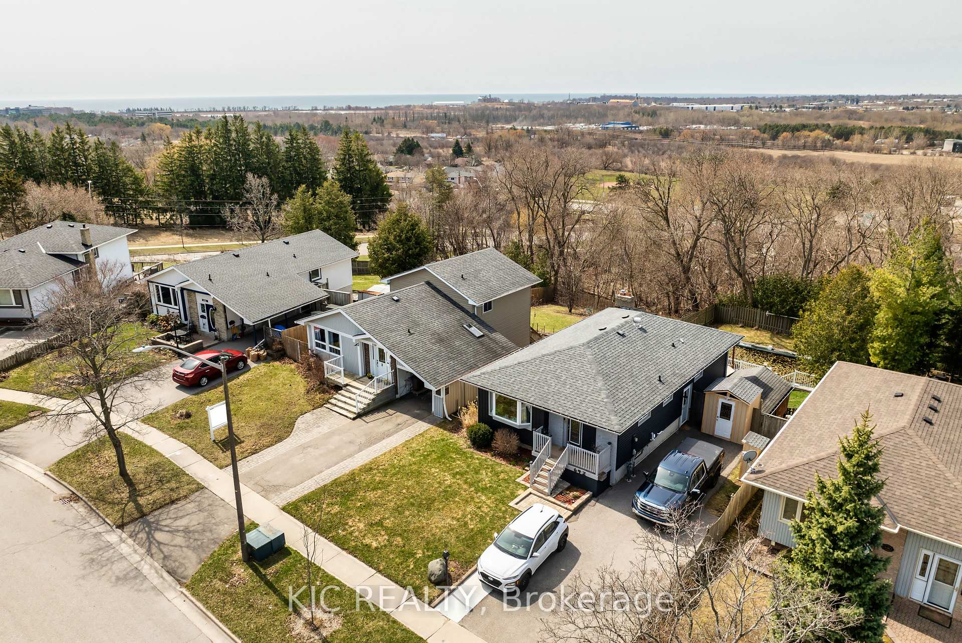 Photo 2 of 648 Annandale Street, Oshawa, Donevan — HOMEH