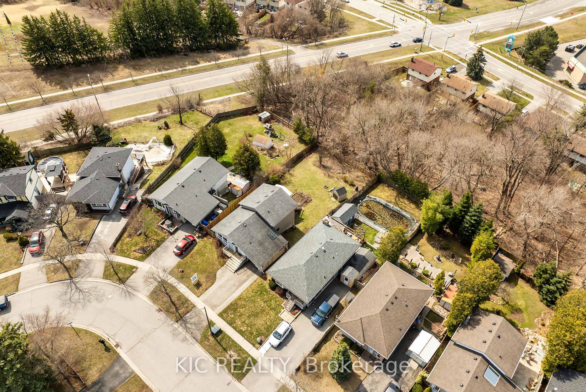 Photo 3 of 648 Annandale Street, Oshawa, Donevan — HOMEH